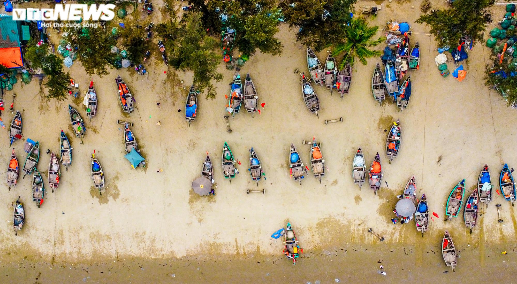 Ảnh: Hải sản biển Sầm Sơn hút khách mùa du lịch - 3