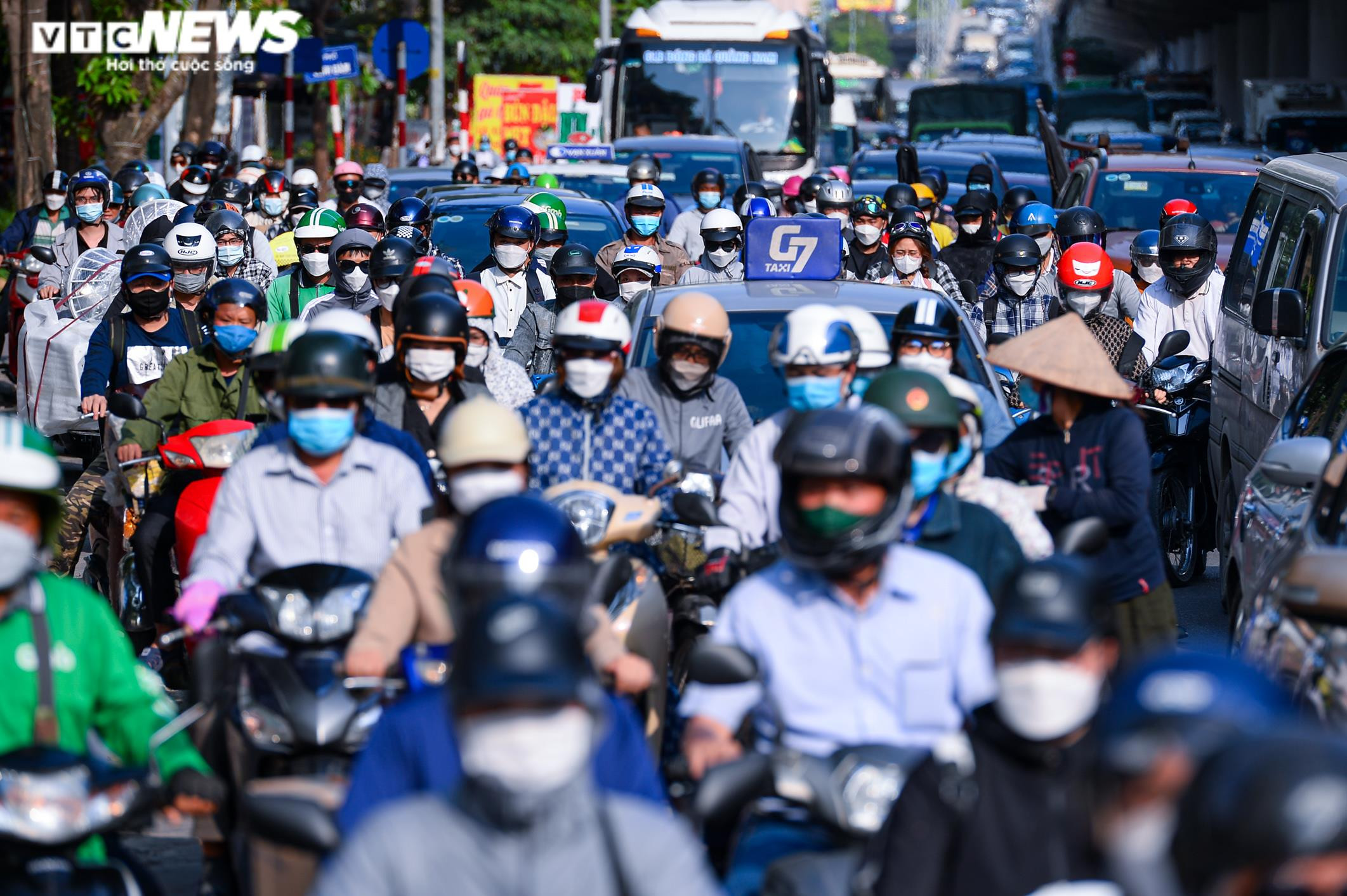 Ảnh: Cửa ngõ Hà Nội tắc không lối thoát trong ngày cuối cùng nghỉ lễ 30/4 - 5