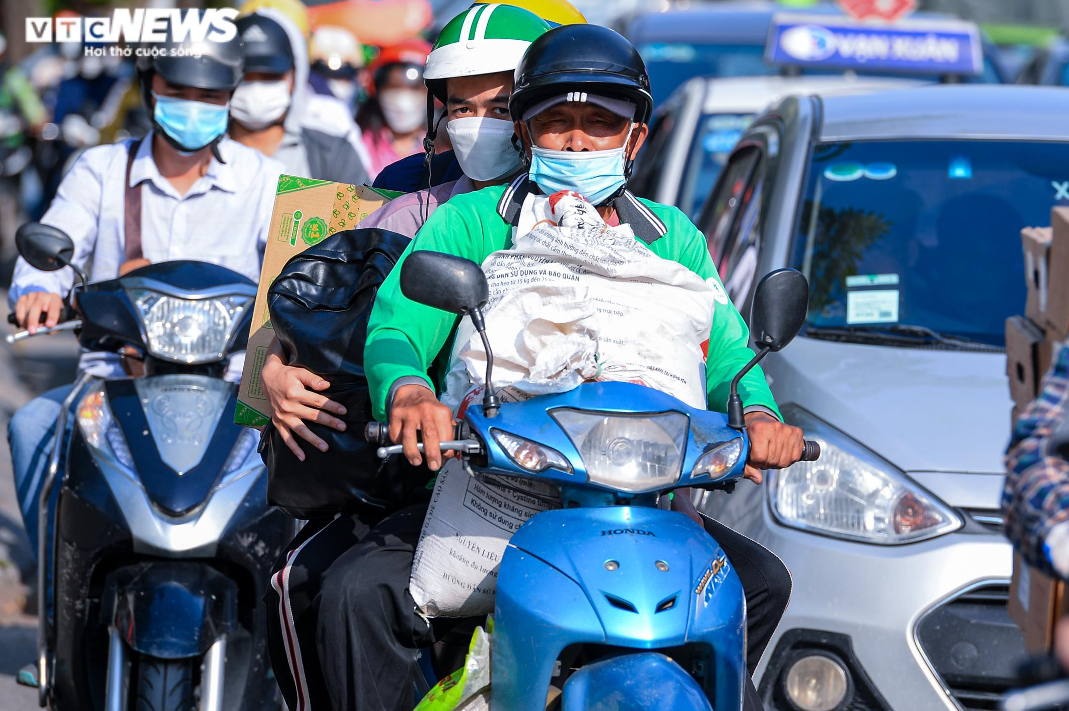 Ảnh: Cửa ngõ Hà Nội tắc không lối thoát trong ngày cuối cùng nghỉ lễ 30/4 - 3