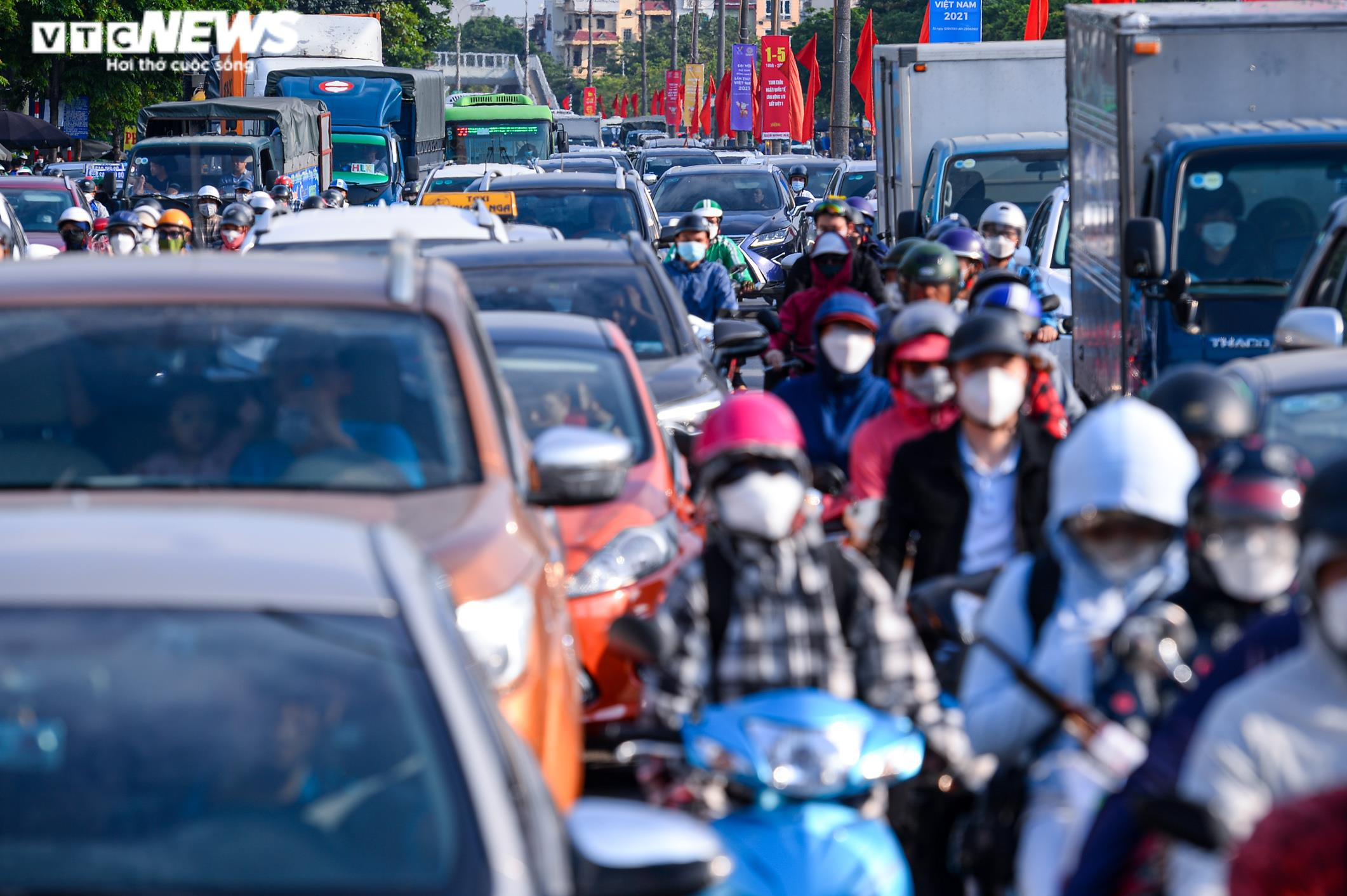 Ảnh: Cửa ngõ Hà Nội tắc không lối thoát trong ngày cuối cùng nghỉ lễ 30/4 - 2