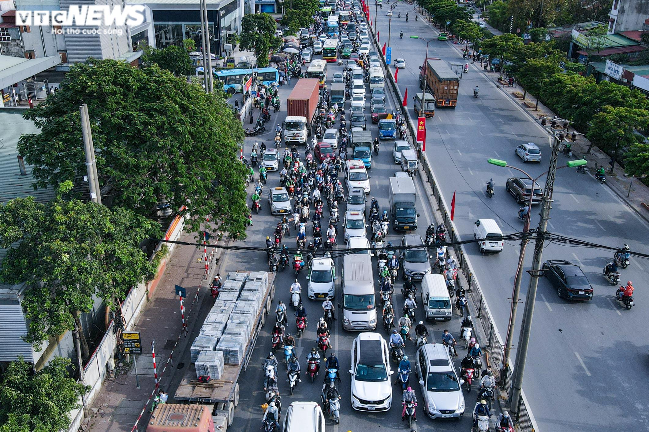 Ảnh: Cửa ngõ Hà Nội tắc không lối thoát trong ngày cuối cùng nghỉ lễ 30/4 - 1