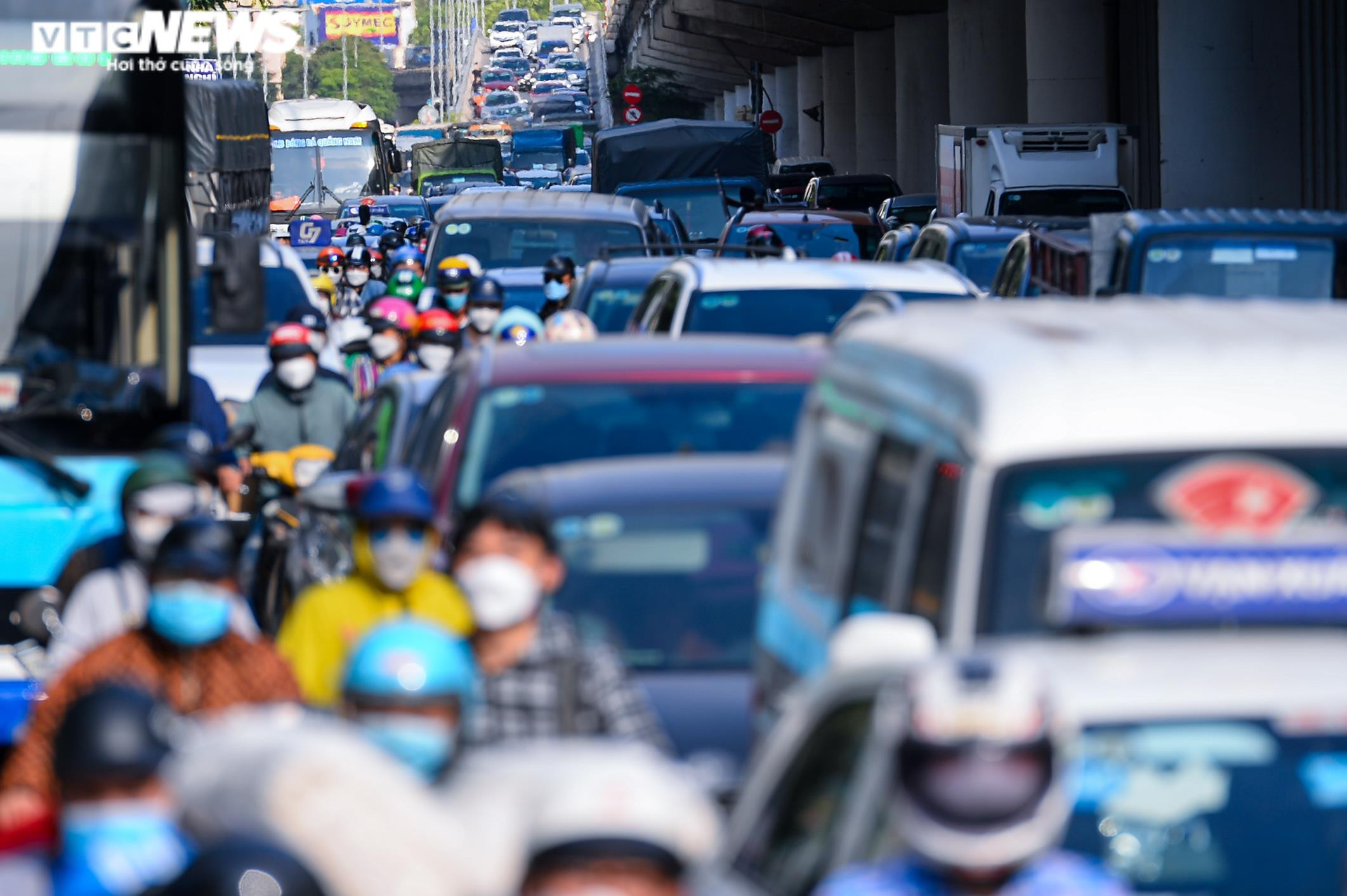 Ảnh: Cửa ngõ Hà Nội tắc không lối thoát trong ngày cuối cùng nghỉ lễ 30/4 - 9