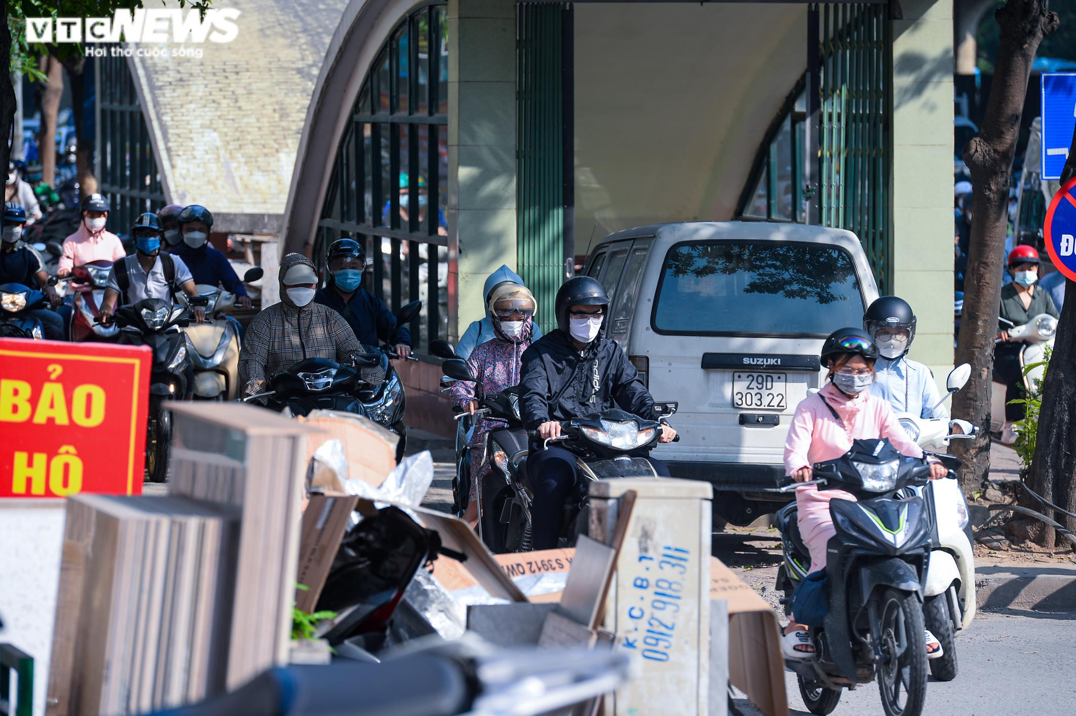 Hà Nội: Xe cộ đặc ken khắp các ngả trong ngày đầu đi làm sau nghỉ lễ - 6