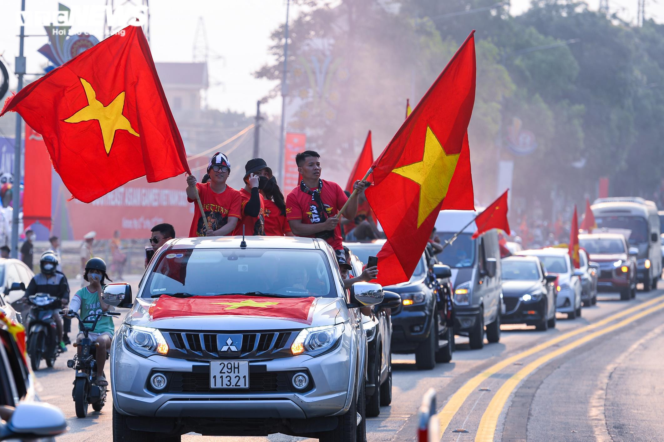 Ảnh: Vạn người đổ về sân Việt Trì cổ vũ U23 Việt Nam đại chiến U23 Indonesia - 7