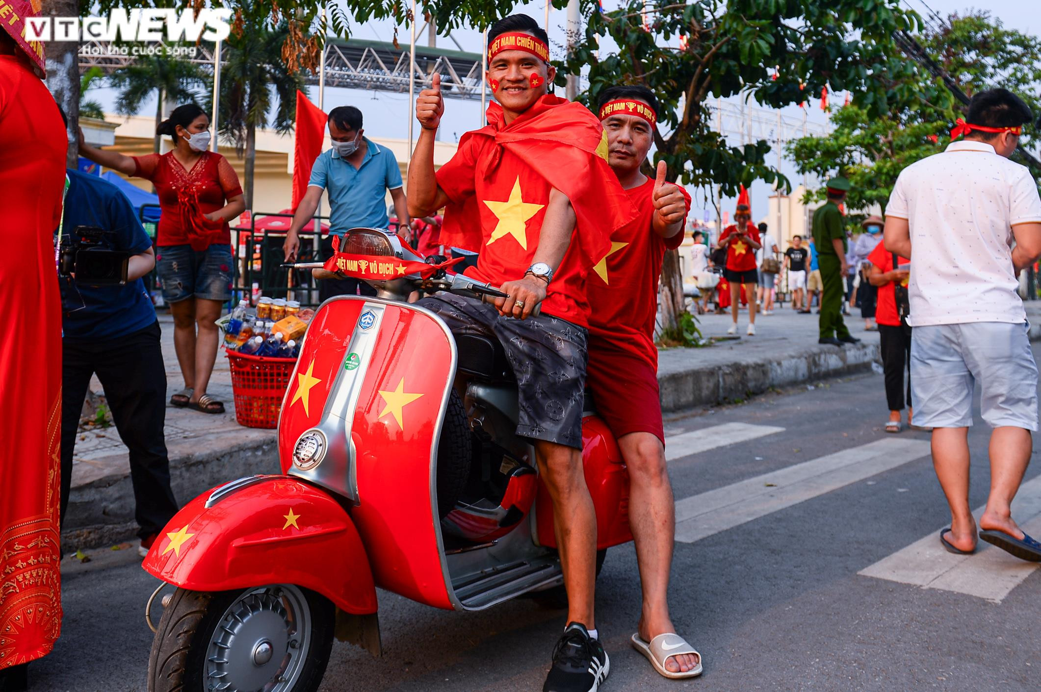 Ảnh: Vạn người đổ về sân Việt Trì cổ vũ U23 Việt Nam đại chiến U23 Indonesia - 12