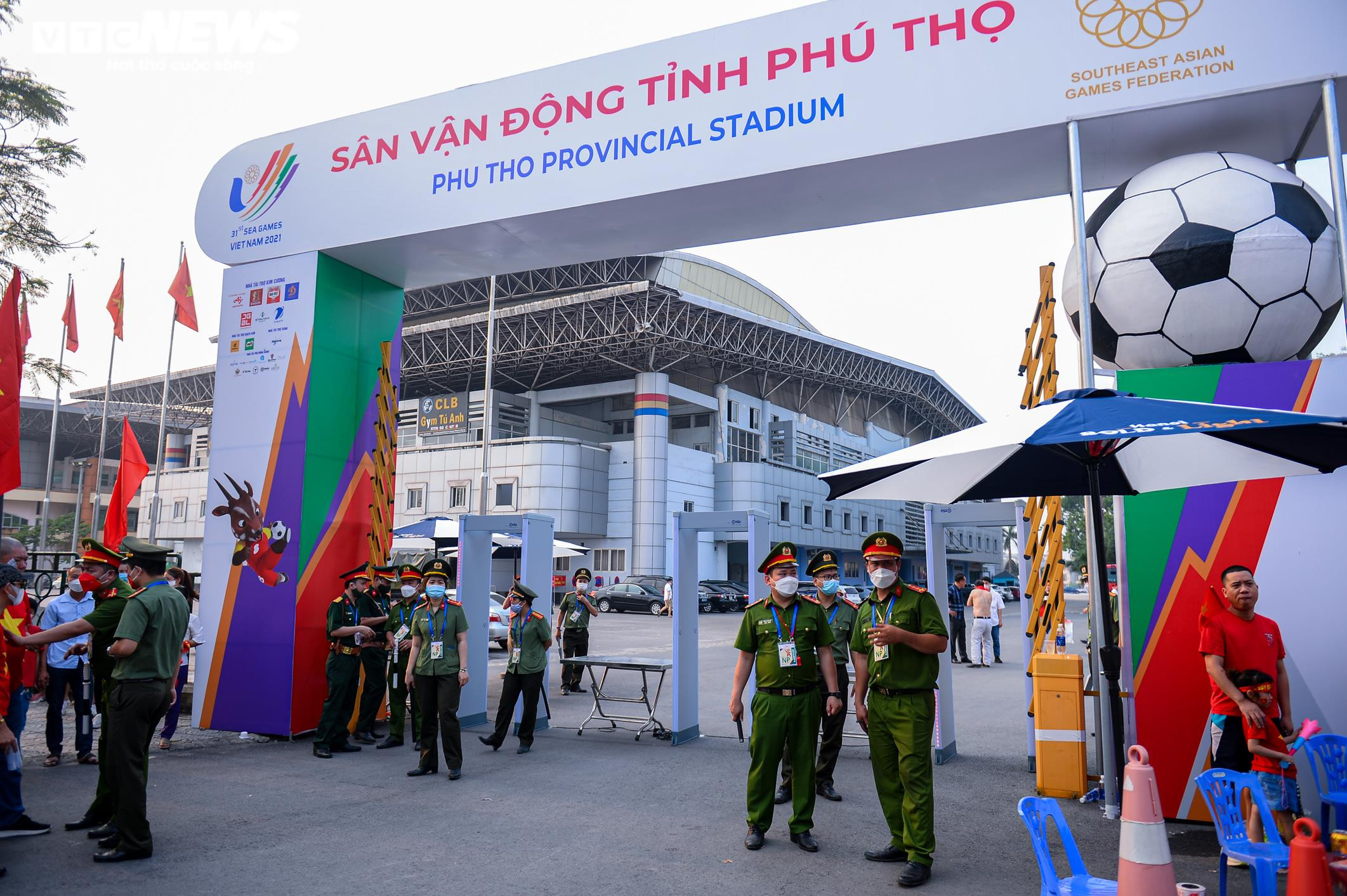 Ảnh: Vạn người đổ về sân Việt Trì cổ vũ U23 Việt Nam đại chiến U23 Indonesia - 1