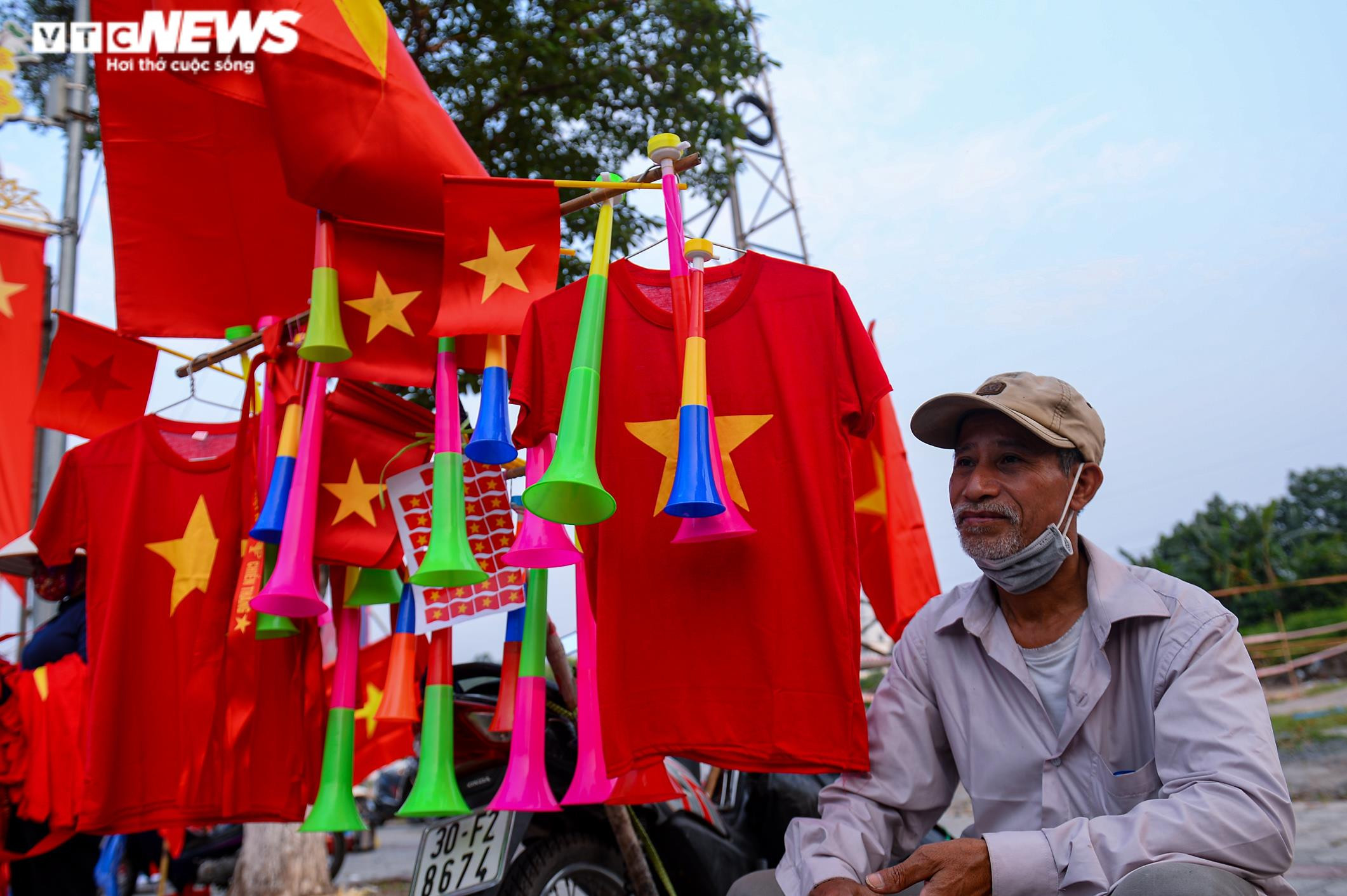 Ảnh: Vạn người đổ về sân Việt Trì cổ vũ U23 Việt Nam đại chiến U23 Indonesia - 8