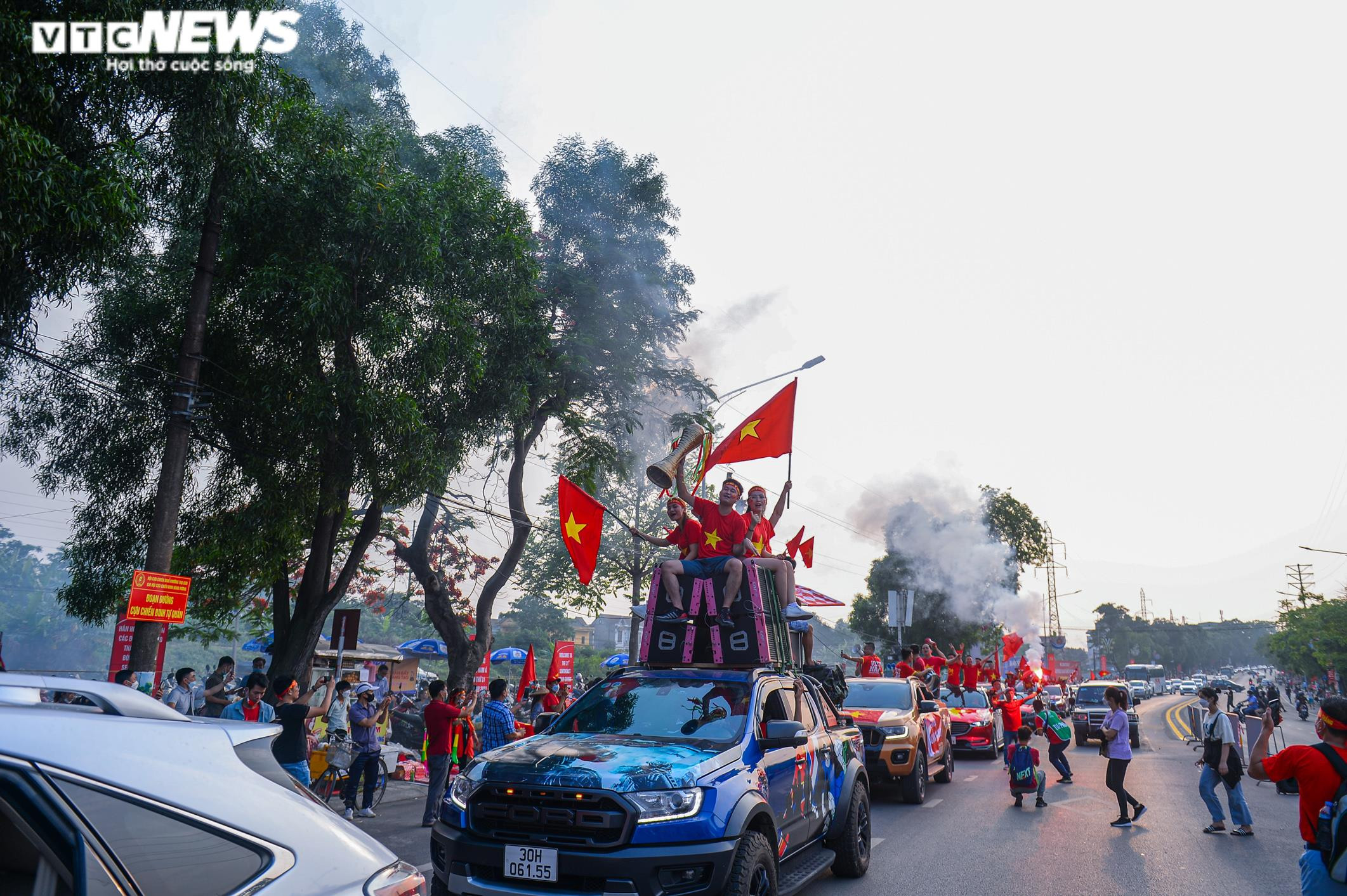 Ảnh: Vạn người đổ về sân Việt Trì cổ vũ U23 Việt Nam đại chiến U23 Indonesia - 2