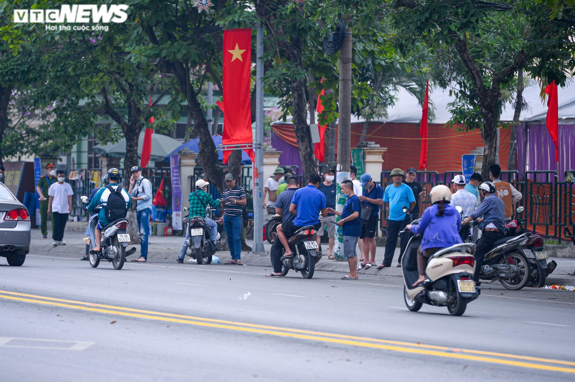 'Phe vé' đủng đỉnh chờ chốt lời, hét giá 4 triệu/cặp vé xem U23 Việt Nam - 1