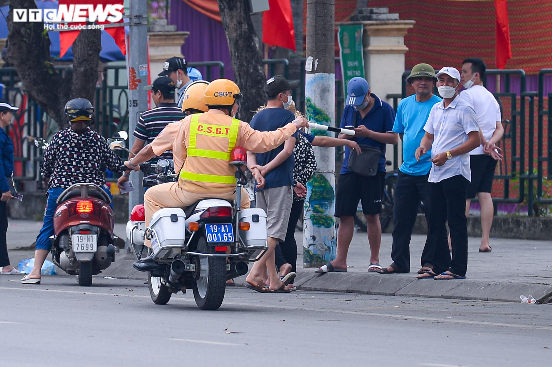Ảnh: Vạn người đổ về sân Việt Trì cổ vũ U23 Việt Nam đại chiến U23 Indonesia - 13
