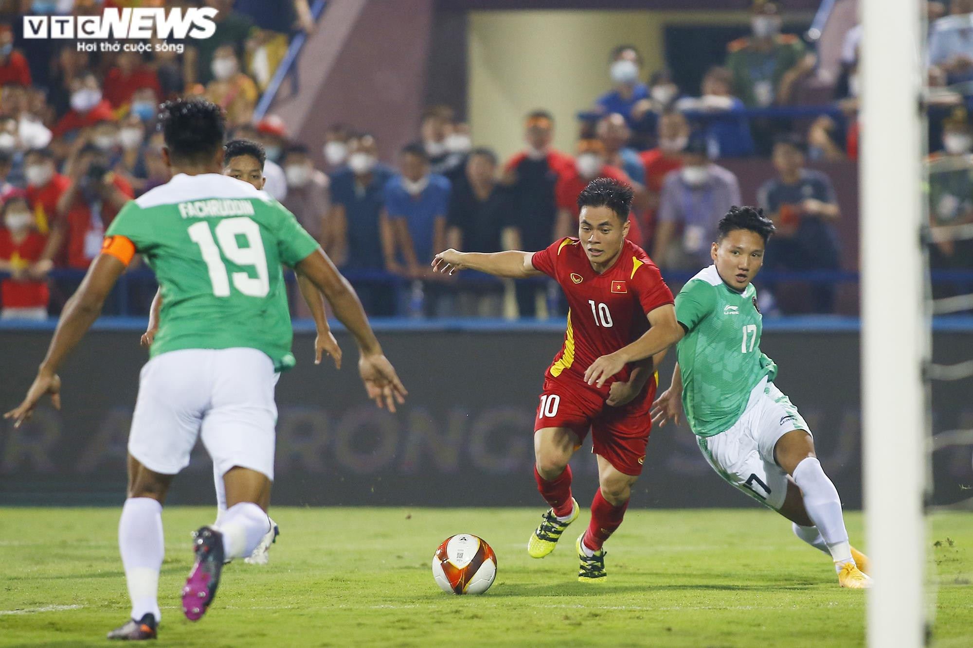 U23 Việt Nam 'thêu hoa dệt gấm', cầu thủ U23 Indonesia thẫn thờ - 2