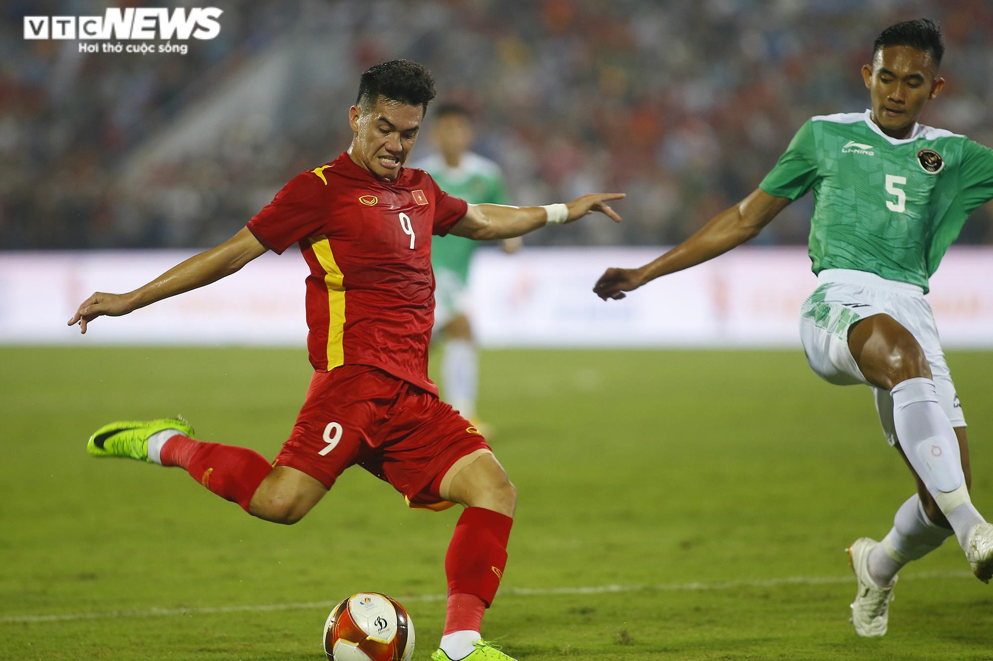 U23 Việt Nam 'thêu hoa dệt gấm', cầu thủ U23 Indonesia thẫn thờ - 7