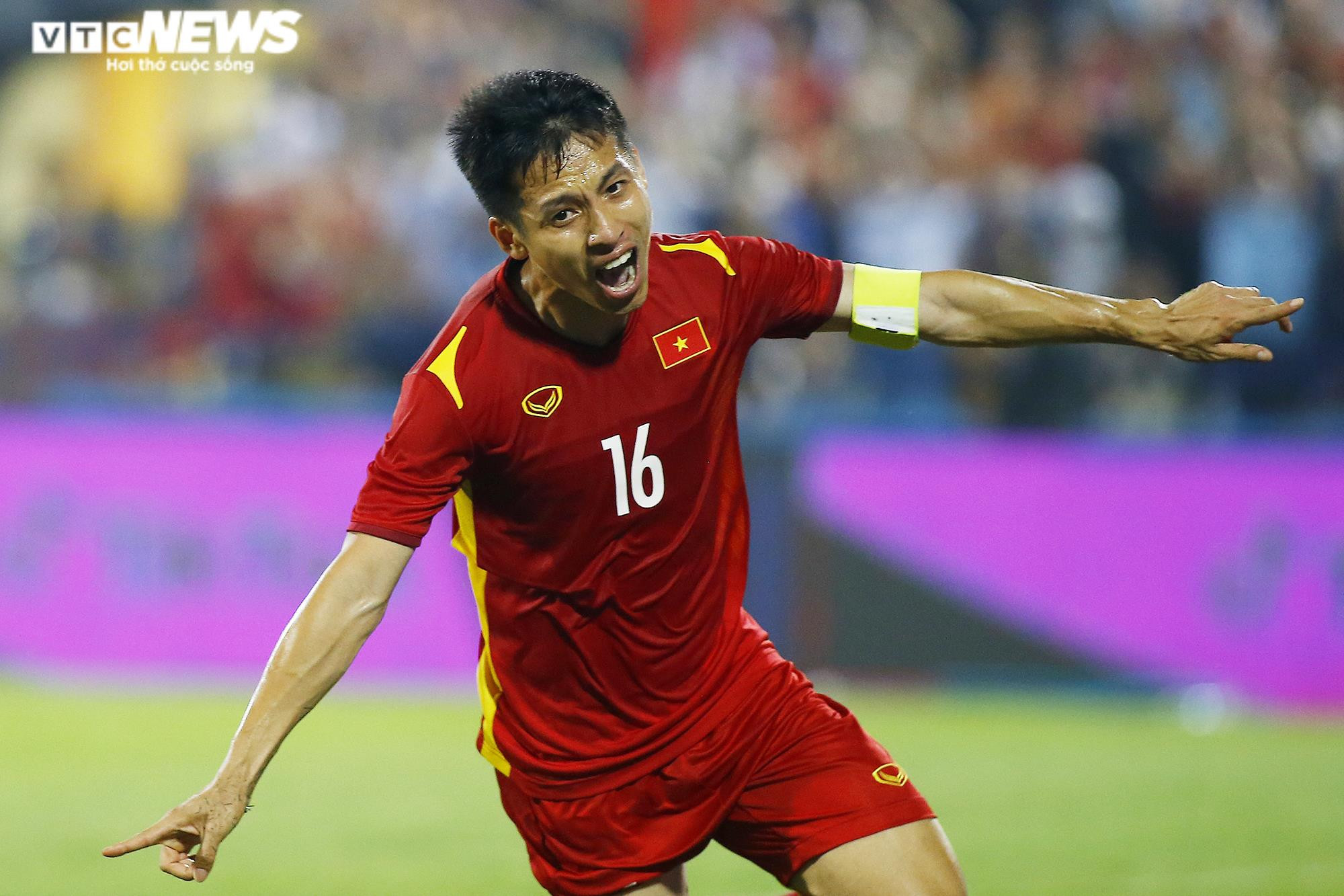 U23 Việt Nam 'thêu hoa dệt gấm', cầu thủ U23 Indonesia thẫn thờ - 10