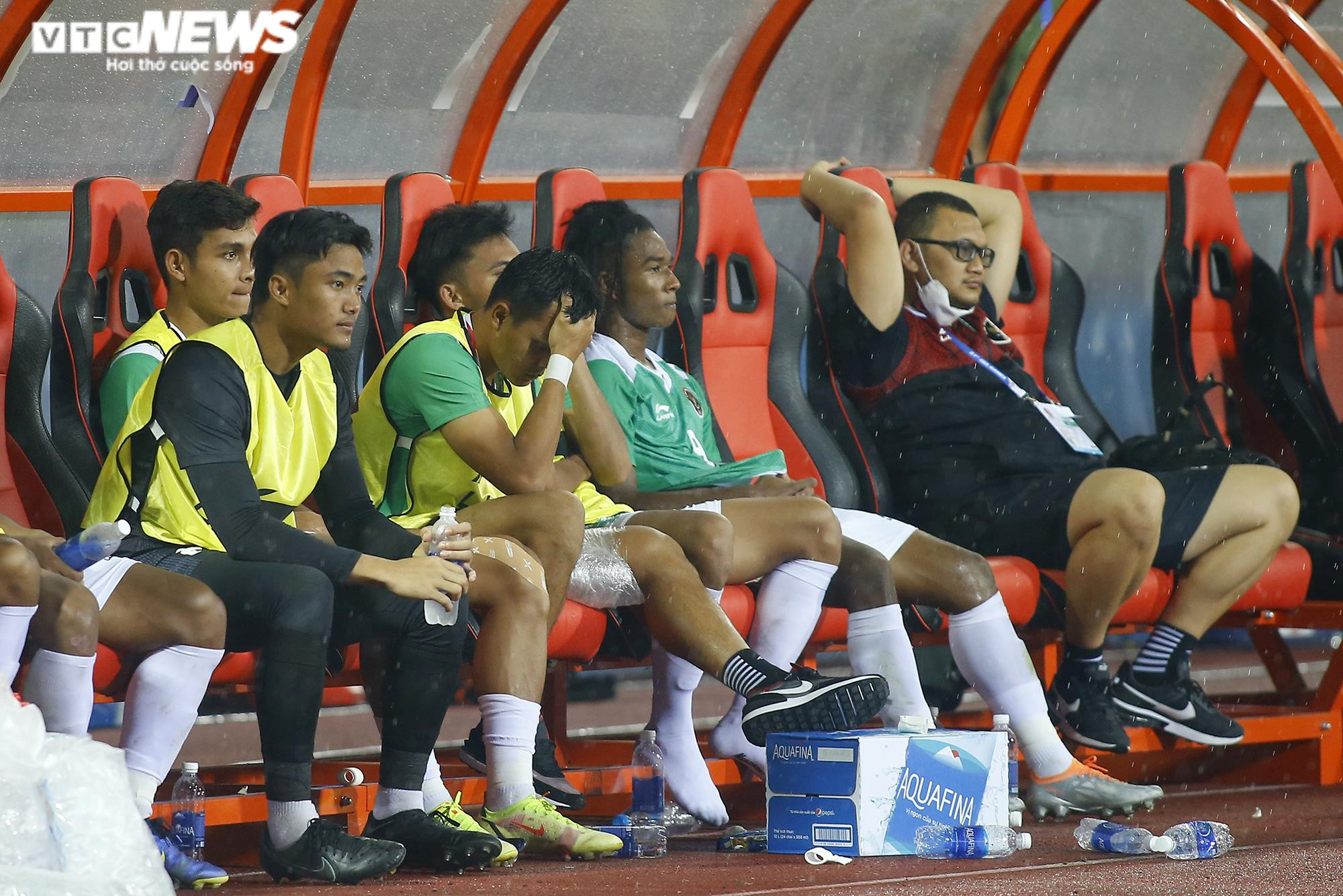 U23 Việt Nam 'thêu hoa dệt gấm', cầu thủ U23 Indonesia thẫn thờ - 5