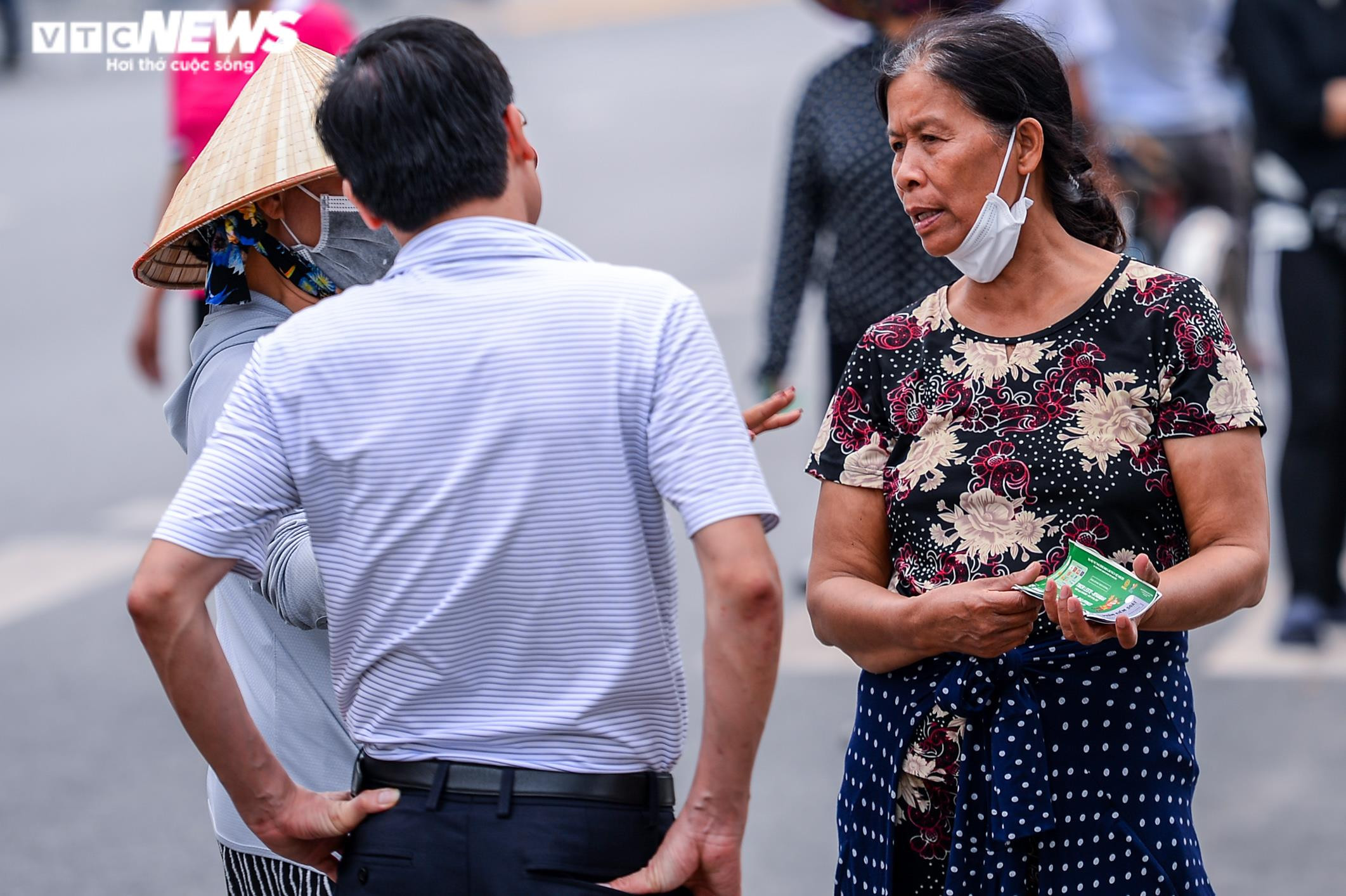 Cổ động viên khuấy động 'chảo lửa' Việt Trì trước giờ U23 Việt Nam xung trận - 12