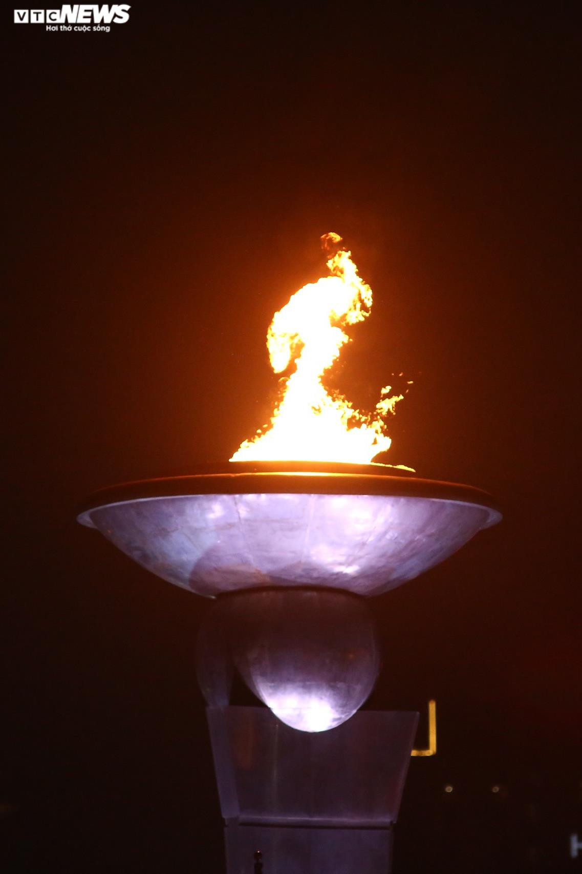 Ảnh: Khai mạc SEA Games 31 - Huyền ảo, lung linh, độc đáo, ấn tượng - 16