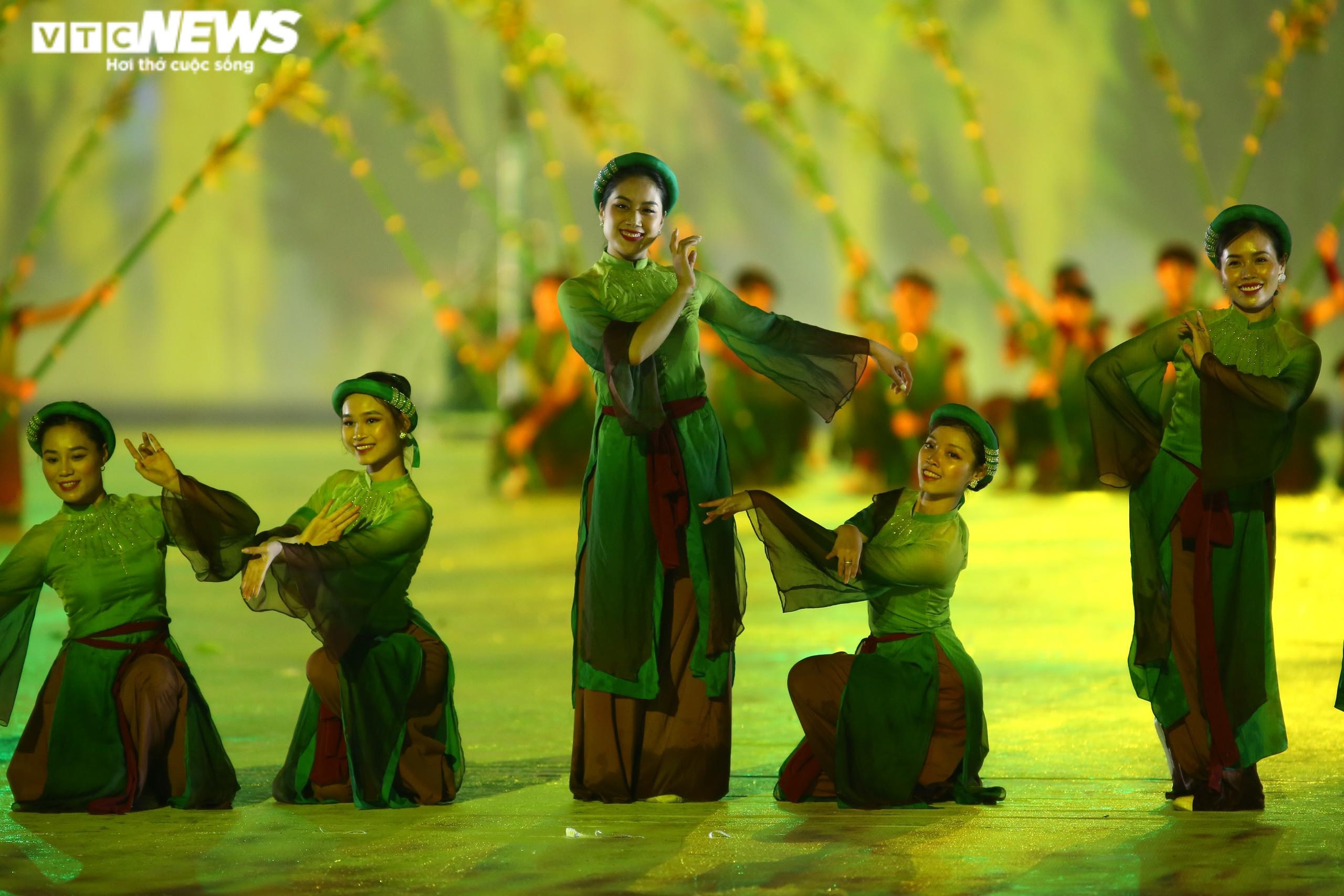 Ảnh: Khai mạc SEA Games 31 - Huyền ảo, lung linh, độc đáo, ấn tượng - 3