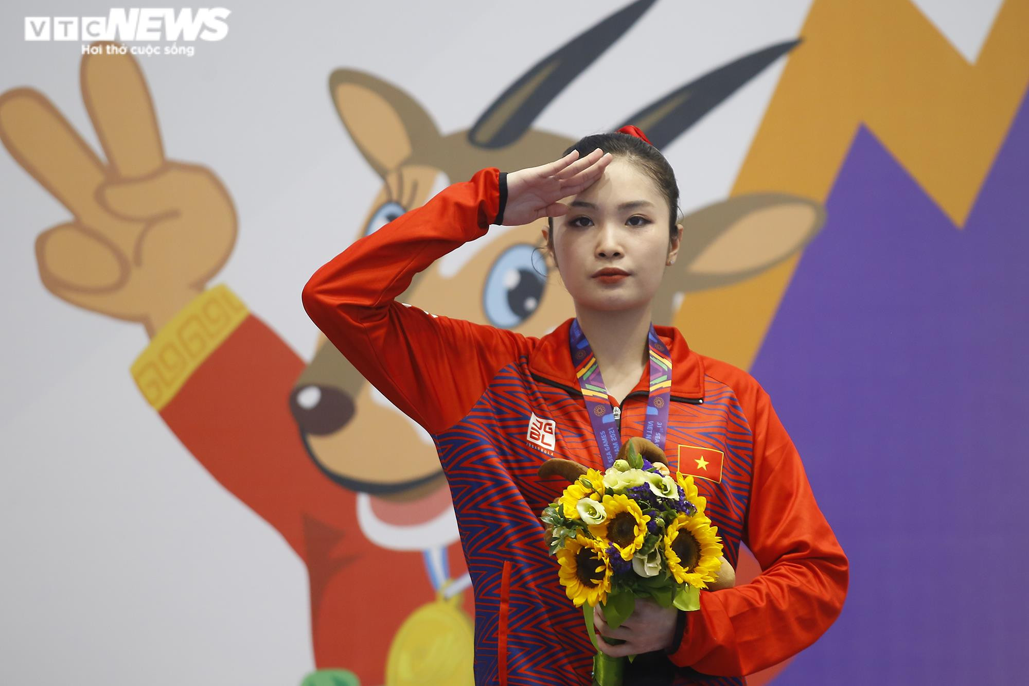 Ngắm hoa khôi wushu Dương Thúy Vi, Đặng Tiểu Bình khoe sắc ở SEA Games 31 - 19
