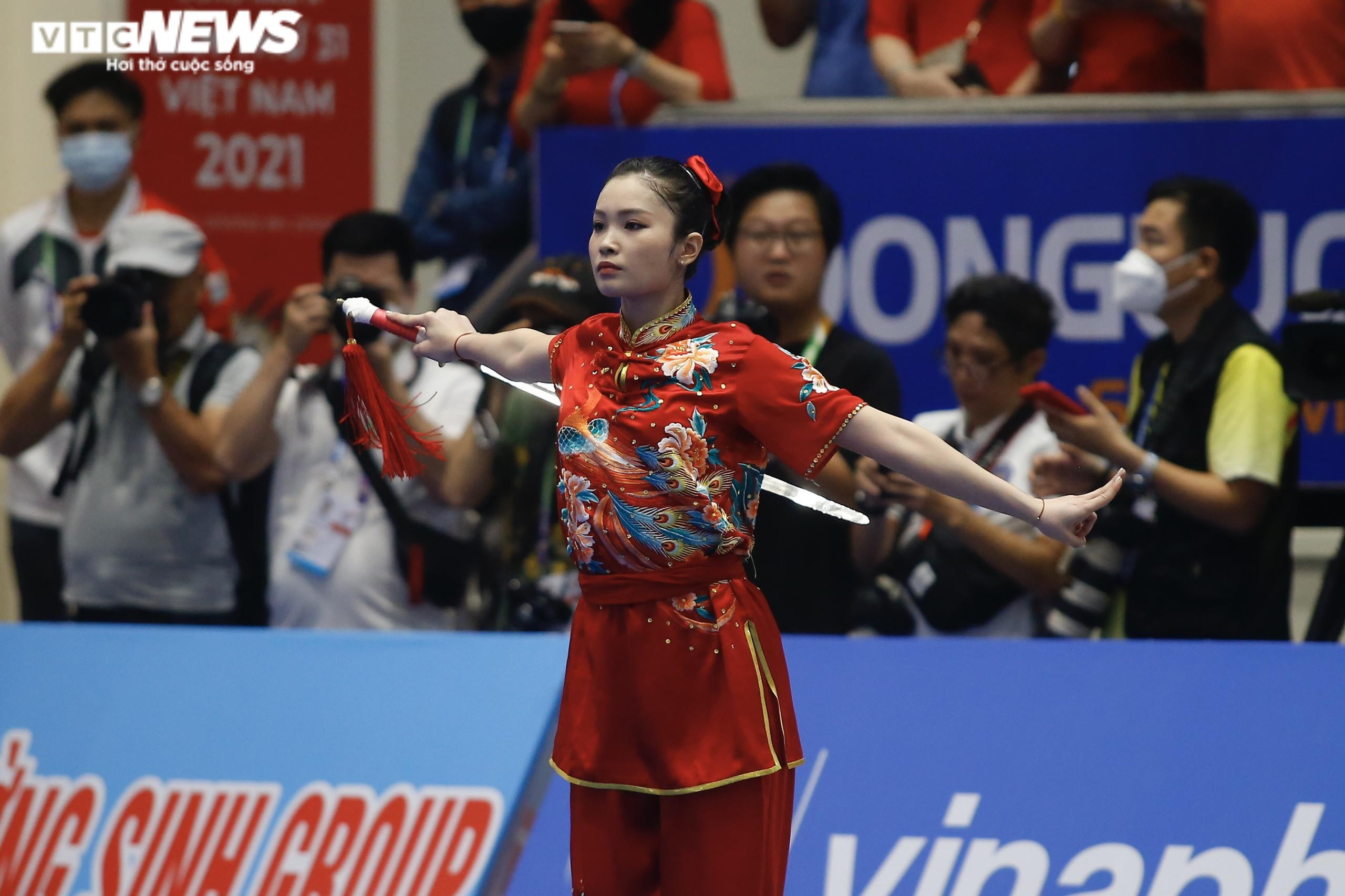 Ngắm hoa khôi wushu Dương Thúy Vi, Đặng Tiểu Bình khoe sắc ở SEA Games 31 - 11