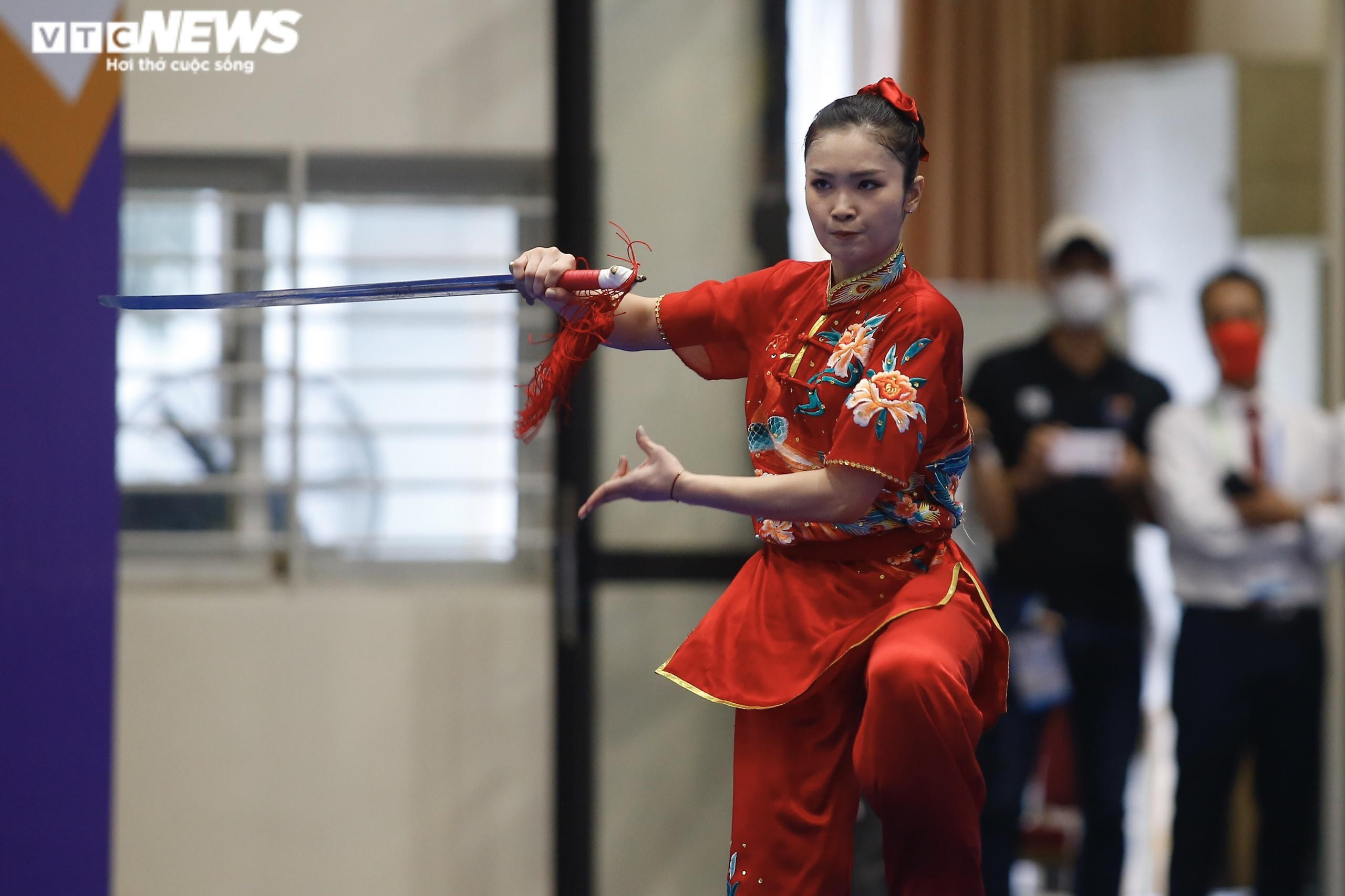 Ngắm hoa khôi wushu Dương Thúy Vi, Đặng Tiểu Bình khoe sắc ở SEA Games 31 - 12