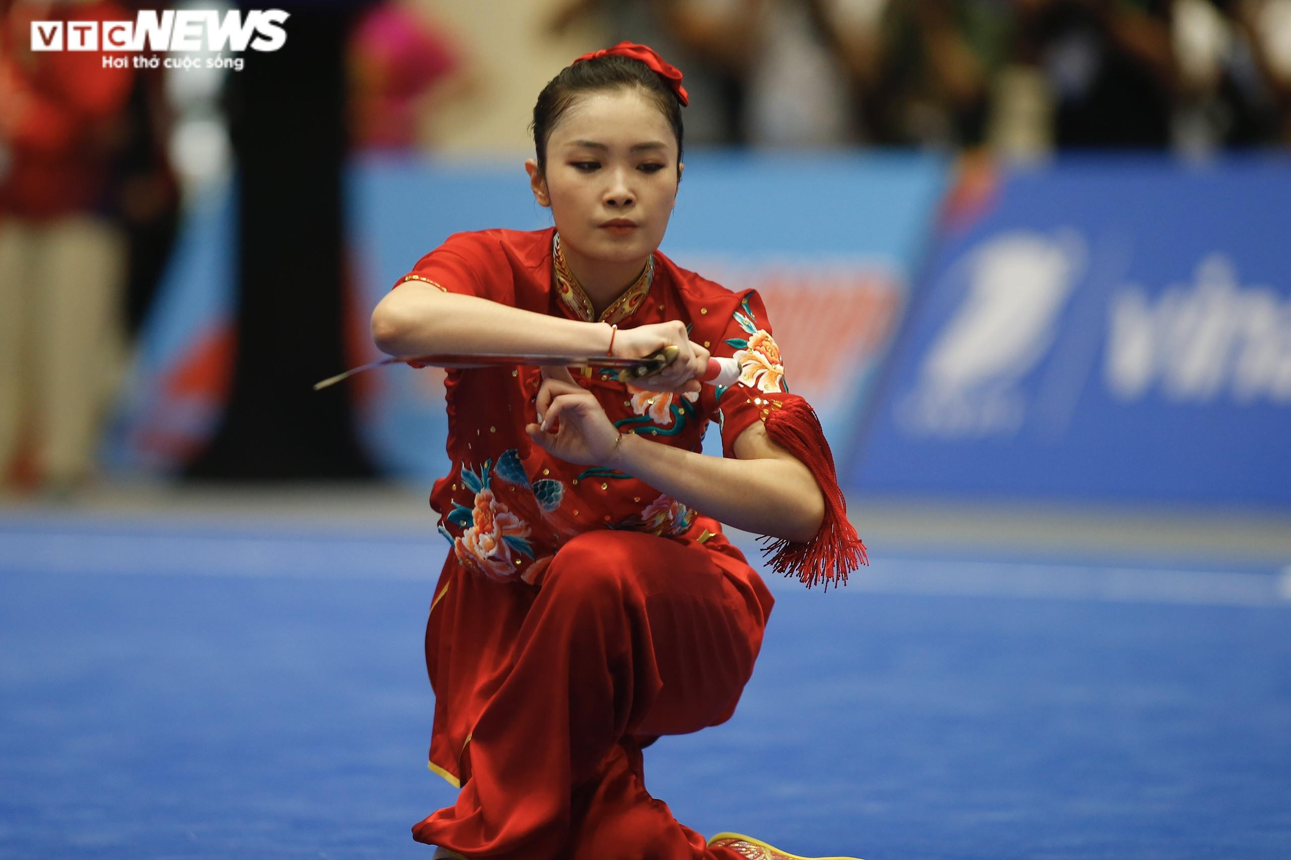 Ngắm hoa khôi wushu Dương Thúy Vi, Đặng Tiểu Bình khoe sắc ở SEA Games 31 - 9