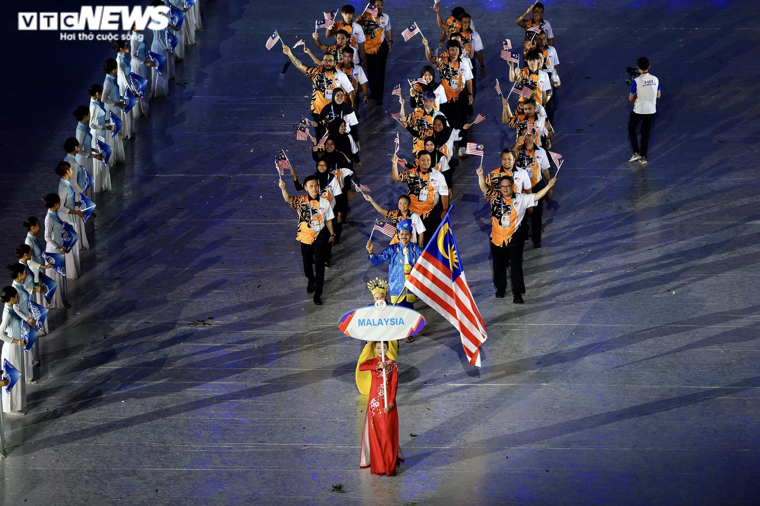 Ảnh: Khai mạc SEA Games 31 - Huyền ảo, lung linh, độc đáo, ấn tượng - 8