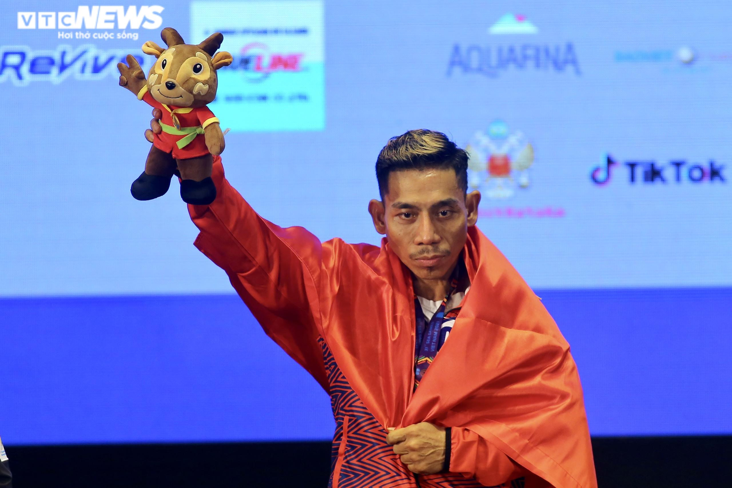 Ngắm cơ bắp cực đẹp của Phạm Văn Mách, U50 vẫn vô địch SEA Games - 11