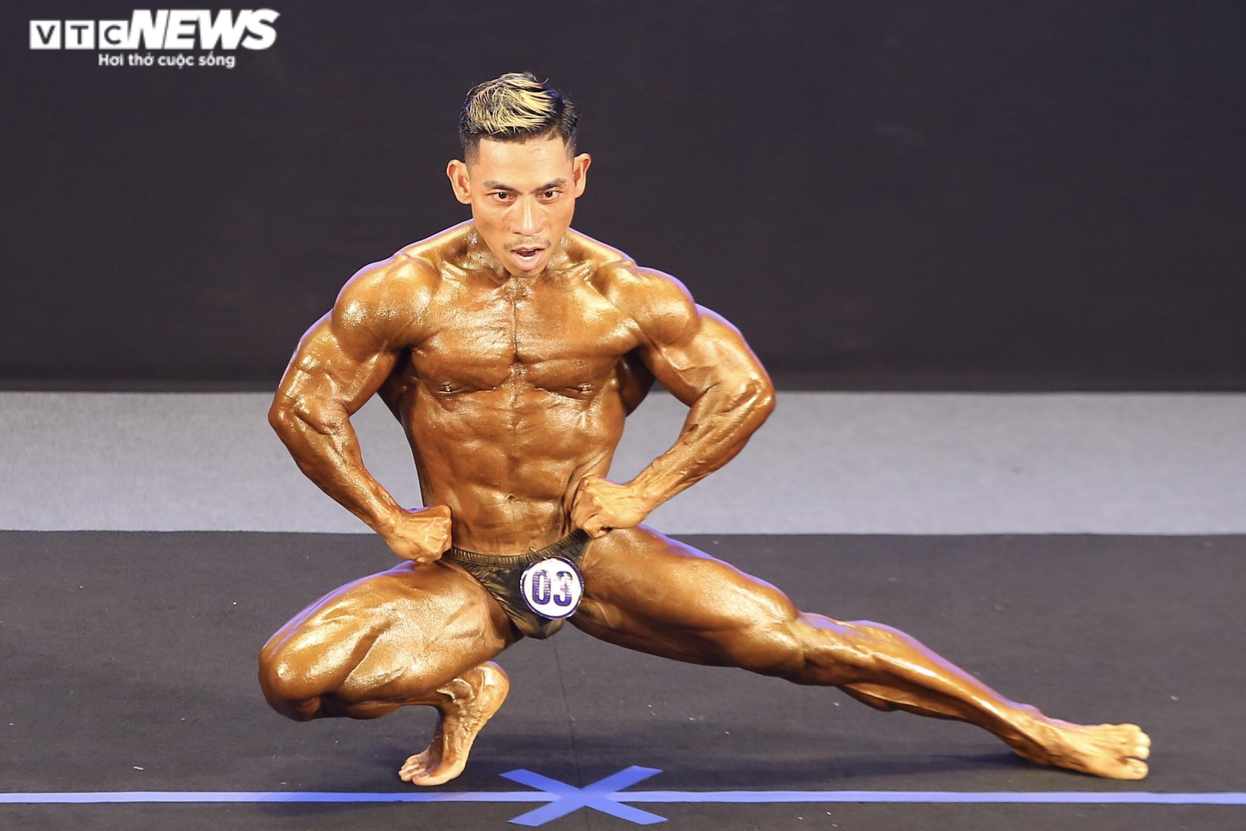 Ngắm cơ bắp cực đẹp của Phạm Văn Mách, U50 vẫn vô địch SEA Games - 4