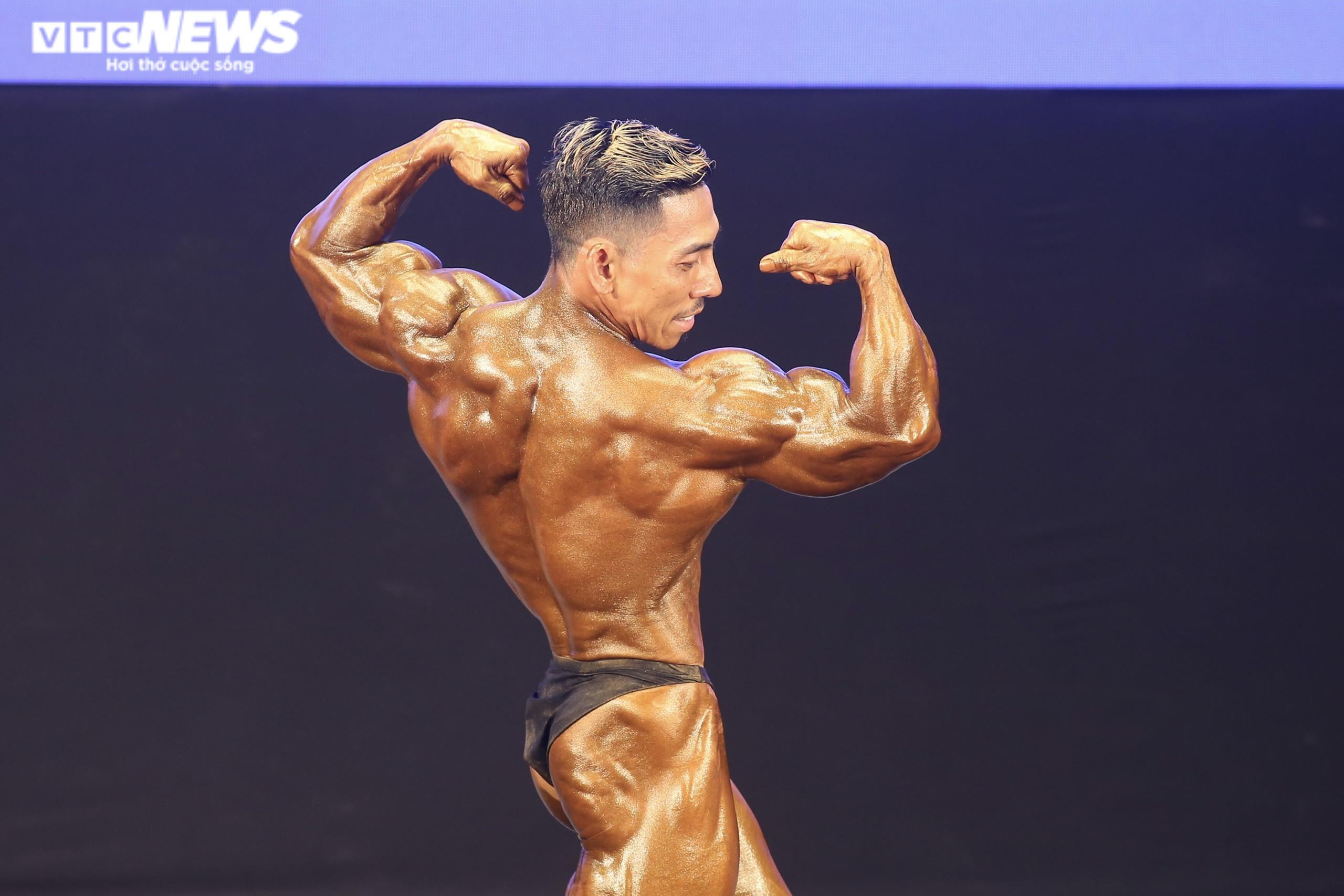 Ngắm cơ bắp cực đẹp của Phạm Văn Mách, U50 vẫn vô địch SEA Games - 5