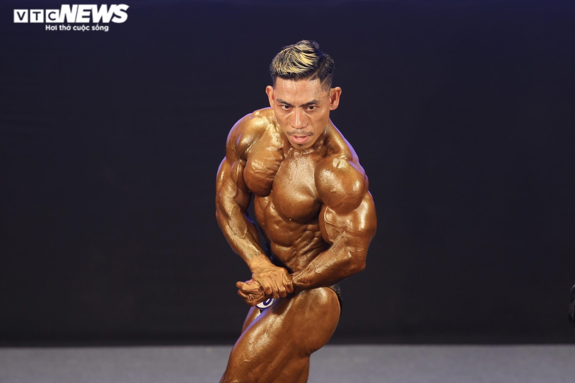 Ngắm cơ bắp cực đẹp của Phạm Văn Mách, U50 vẫn vô địch SEA Games - 7