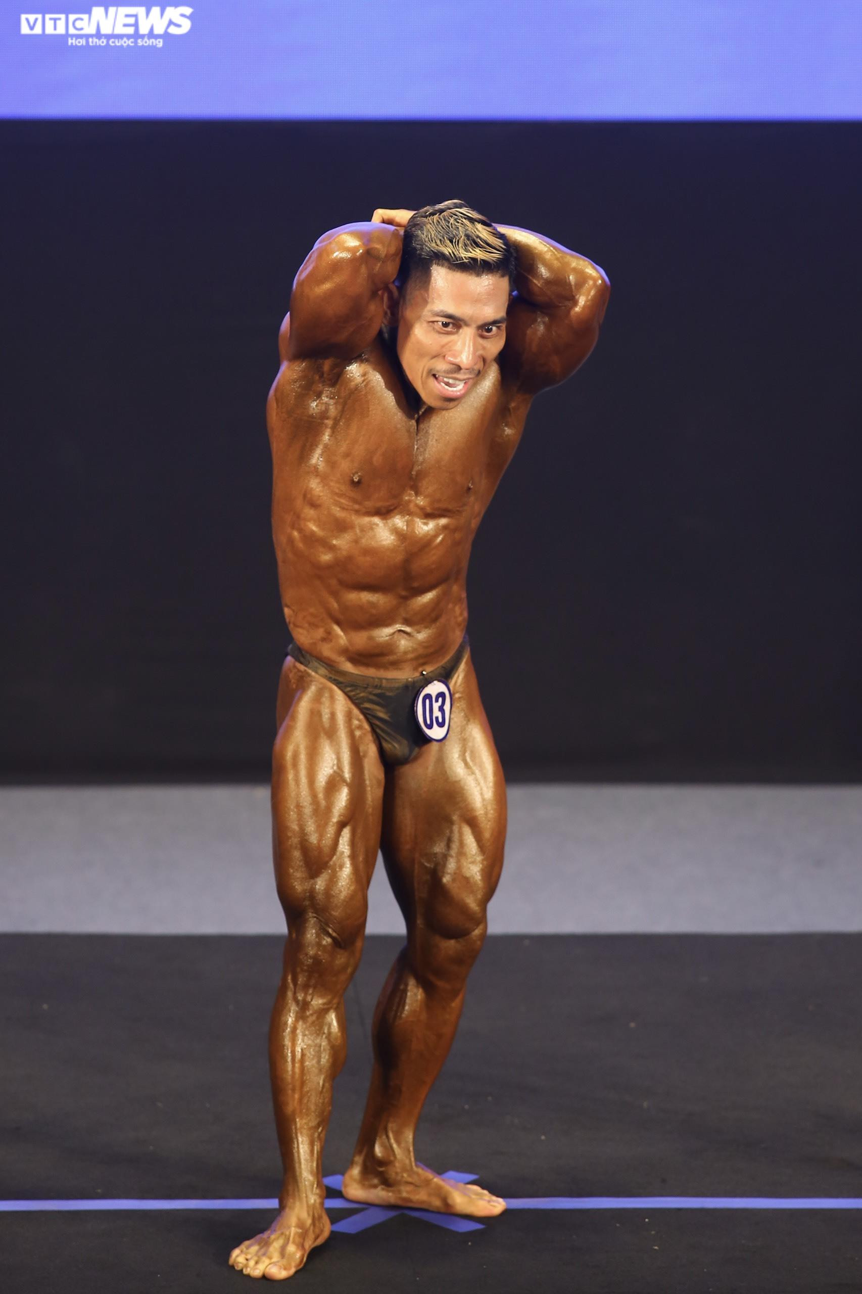 Ngắm cơ bắp cực đẹp của Phạm Văn Mách, U50 vẫn vô địch SEA Games - 3