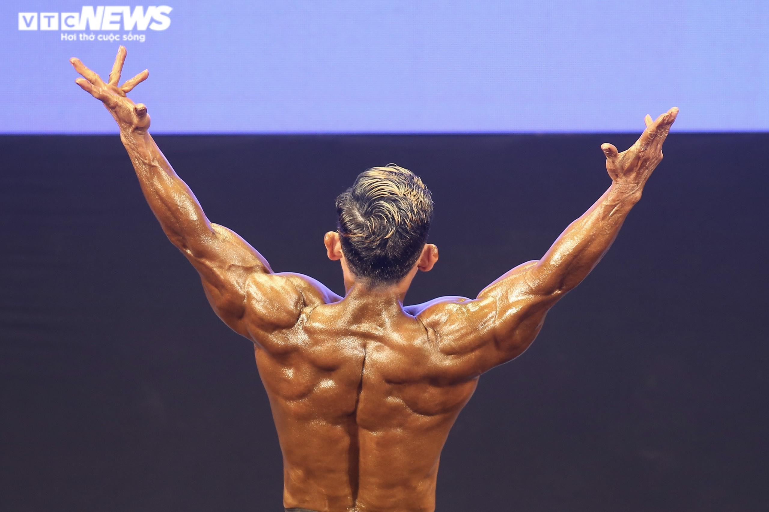 Ngắm cơ bắp cực đẹp của Phạm Văn Mách, U50 vẫn vô địch SEA Games - 6