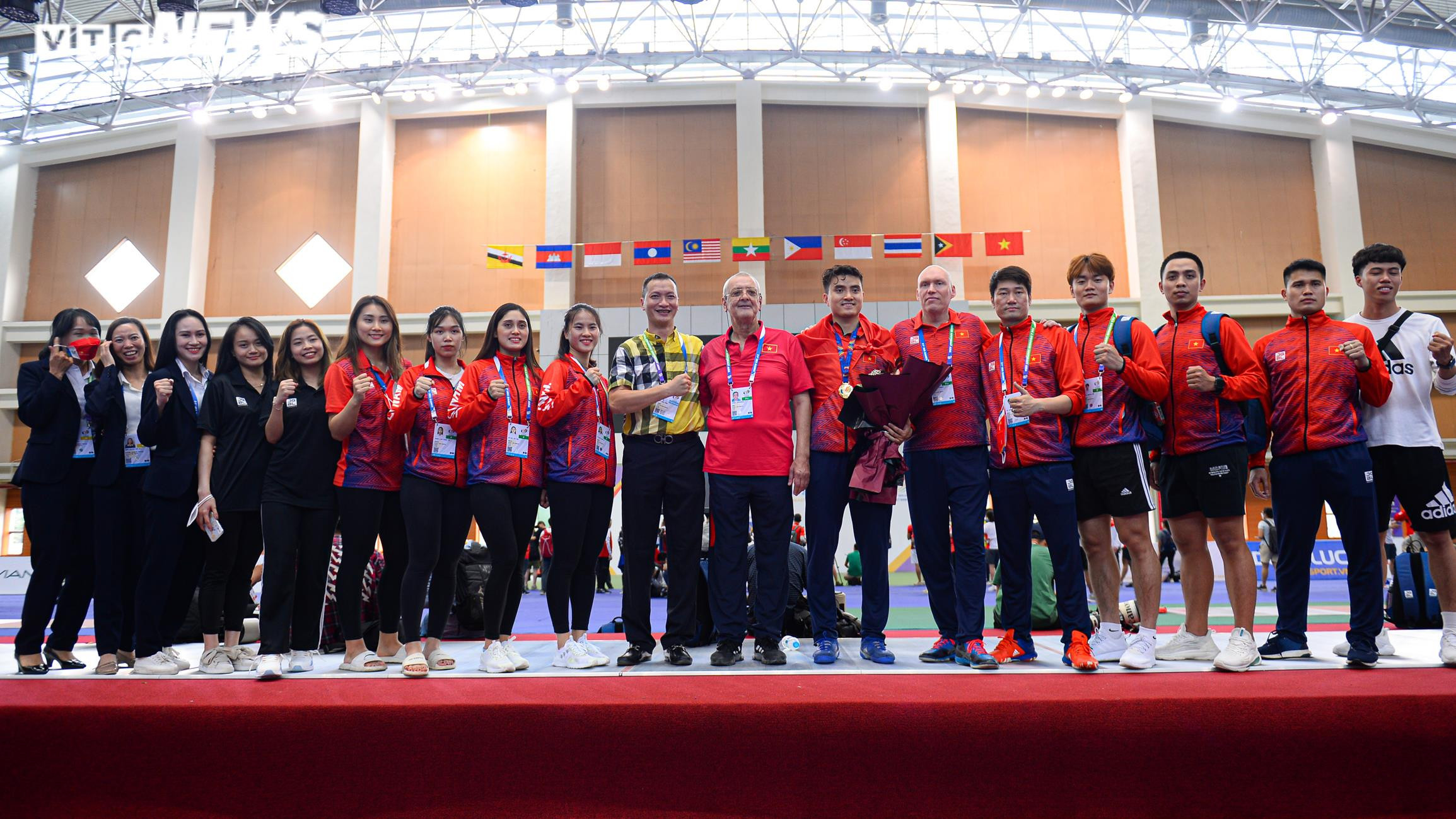 'Độc cô cầu bại' Vũ Thành An rực sáng bầu trời kiếm thuật Đông Nam Á - 12