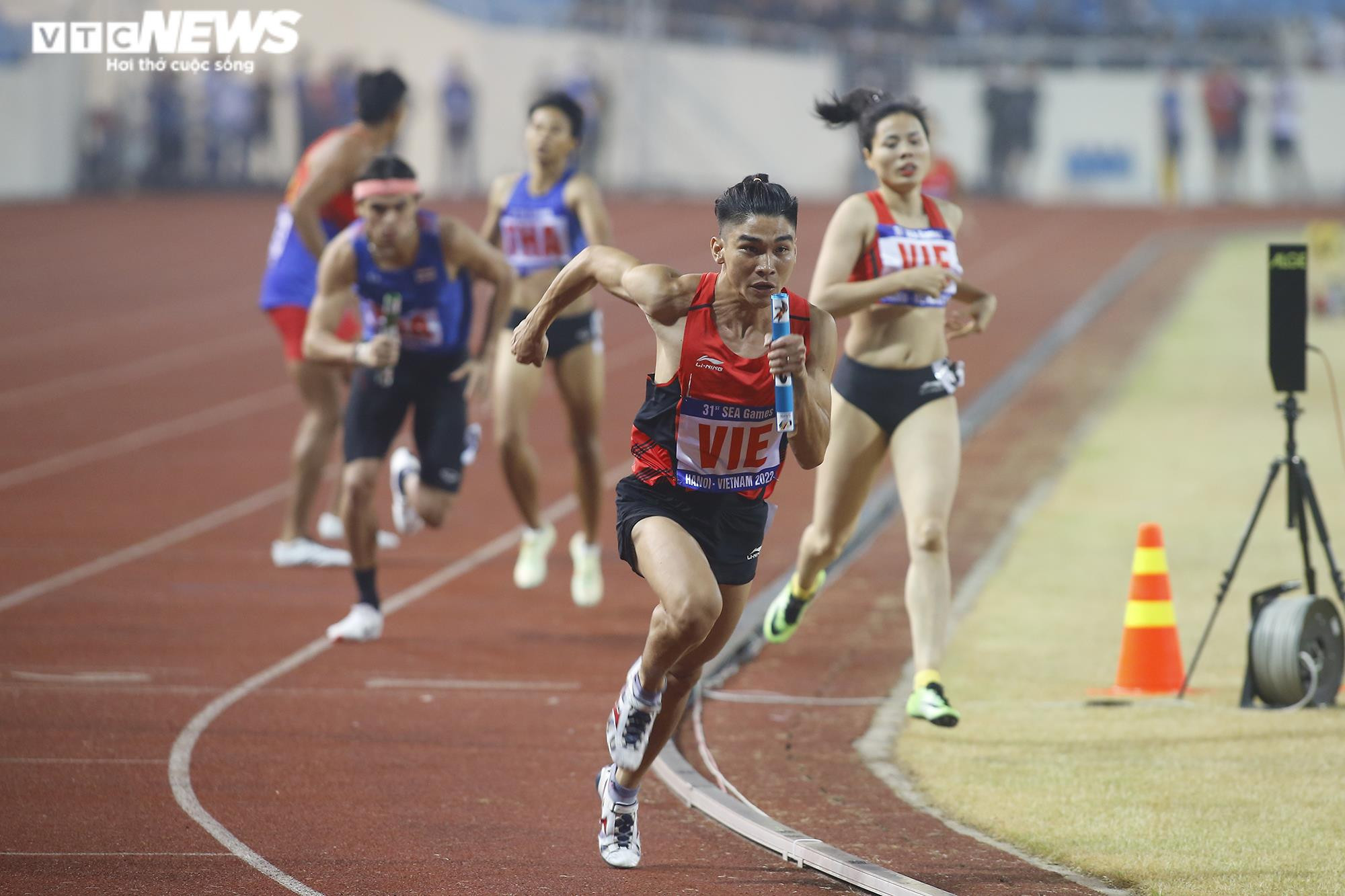 Điền kinh Việt Nam thống trị 3 đường chạy SEA Games 31 - 16