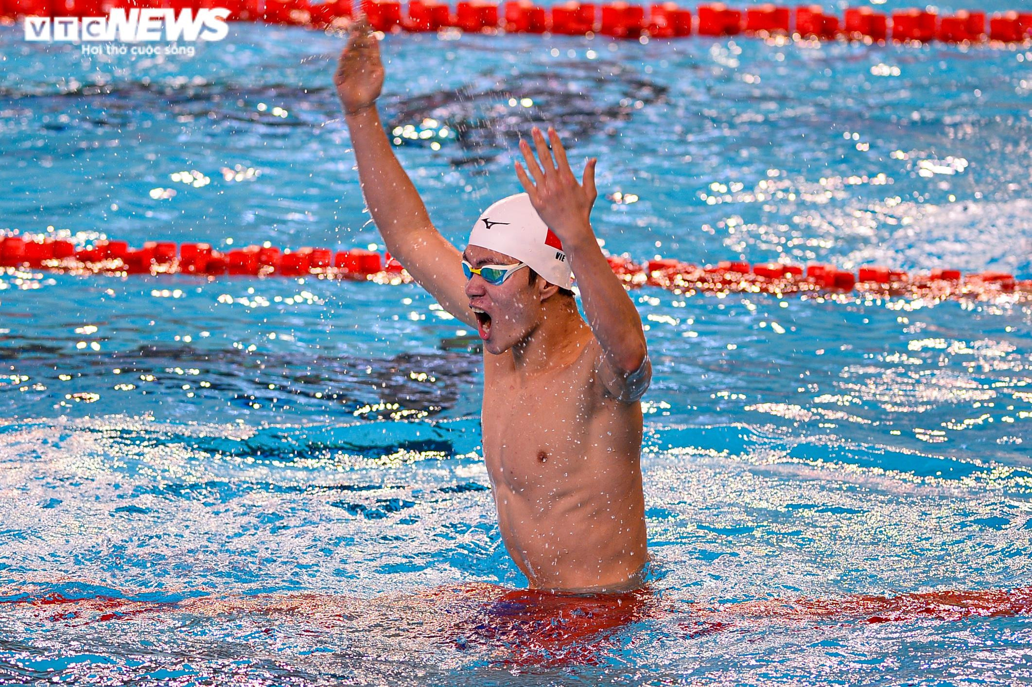 Em trai Ánh Viên toả sáng, ‘thần đồng bơi lội’ Hưng Nguyên phá kỷ lục SEA Games - 7