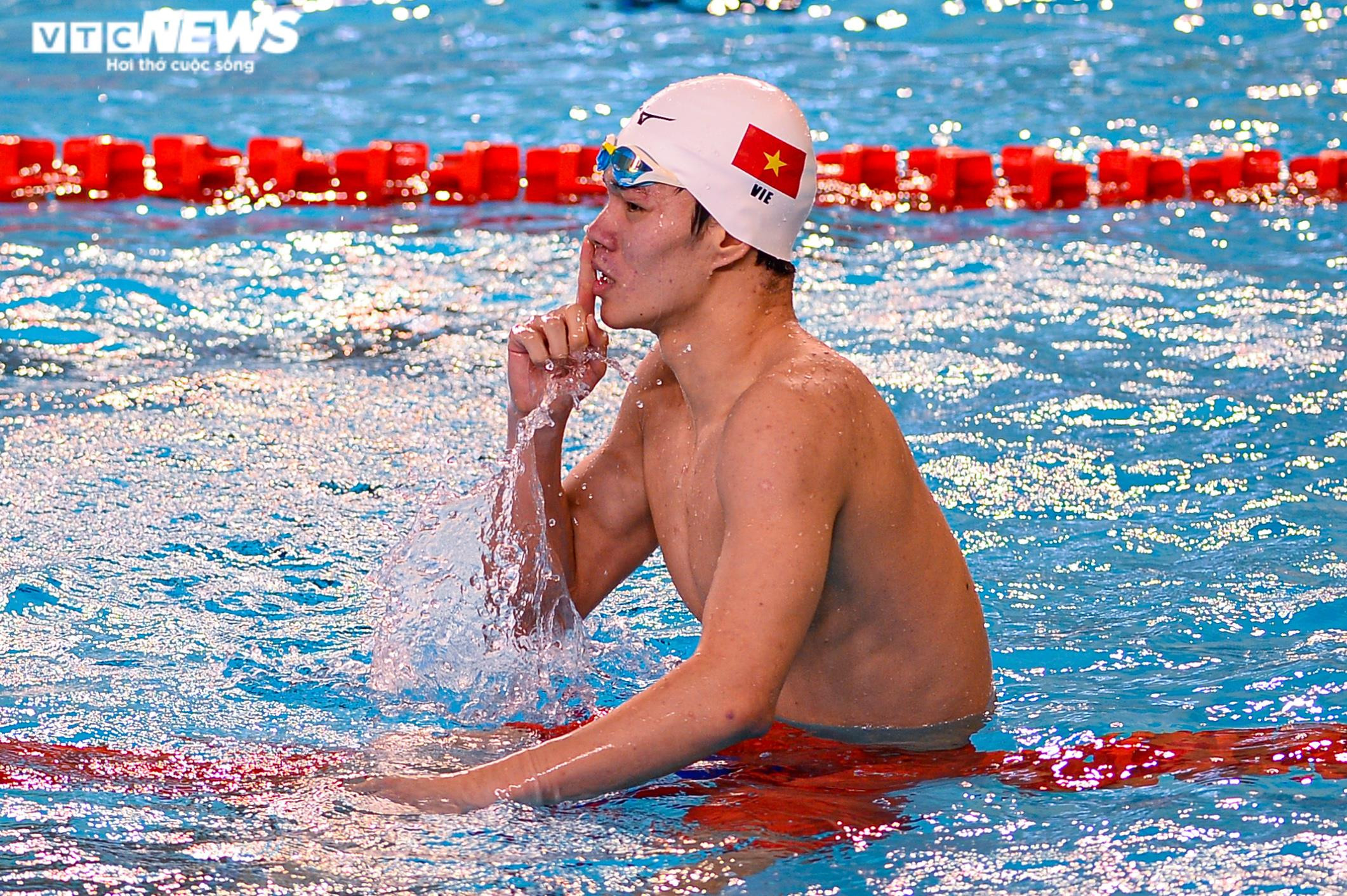 Em trai Ánh Viên toả sáng, ‘thần đồng bơi lội’ Hưng Nguyên phá kỷ lục SEA Games - 8