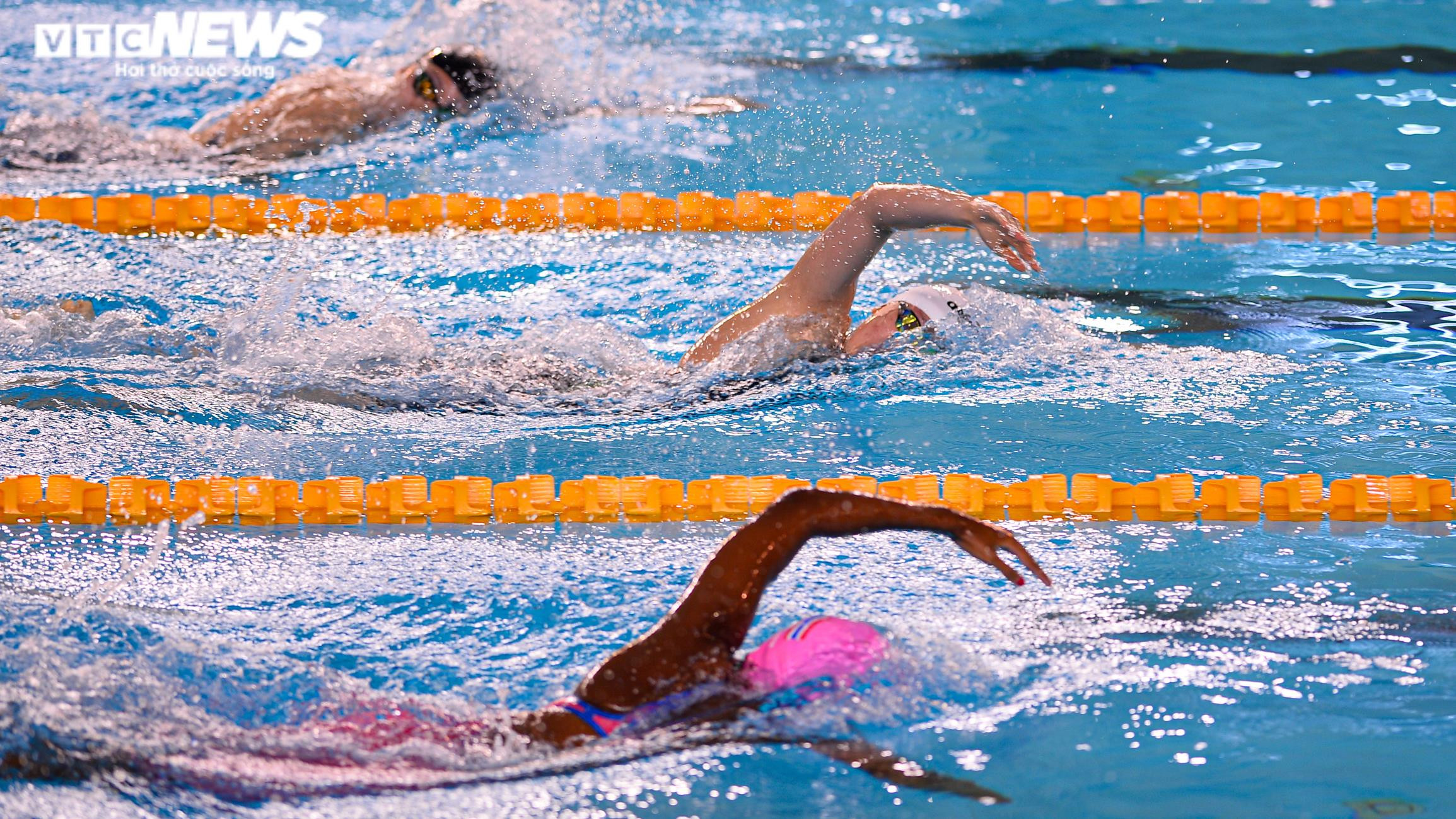 Em trai Ánh Viên toả sáng, ‘thần đồng bơi lội’ Hưng Nguyên phá kỷ lục SEA Games - 12
