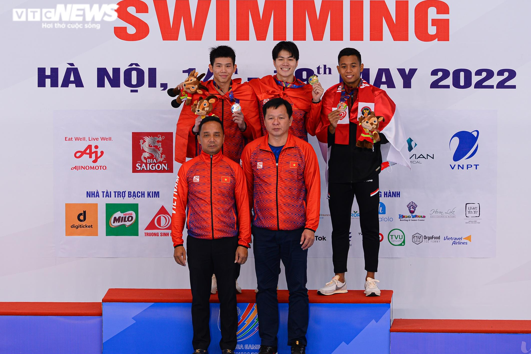 Em trai Ánh Viên toả sáng, ‘thần đồng bơi lội’ Hưng Nguyên phá kỷ lục SEA Games - 10