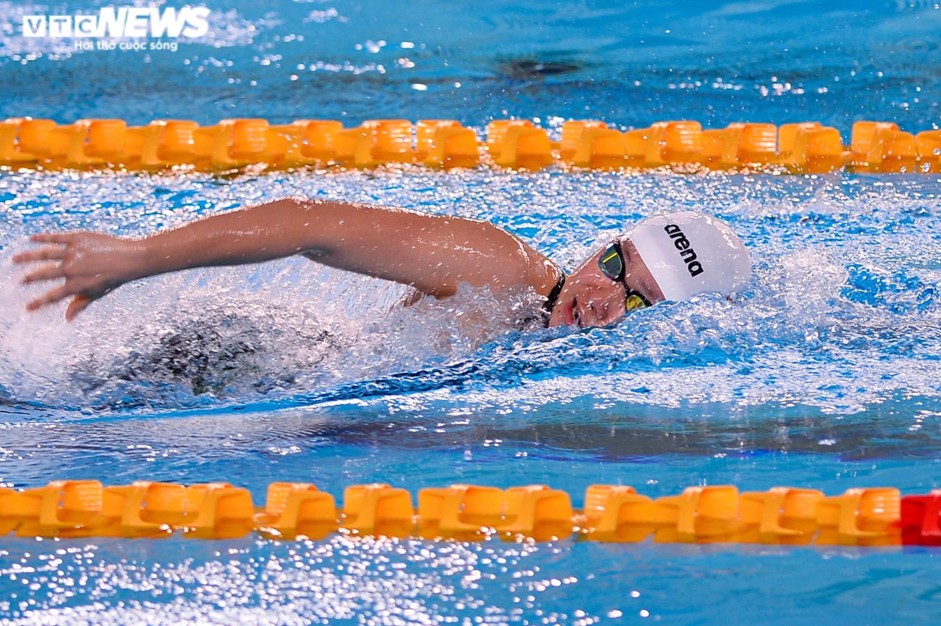 Em trai Ánh Viên toả sáng, ‘thần đồng bơi lội’ Hưng Nguyên phá kỷ lục SEA Games - 13