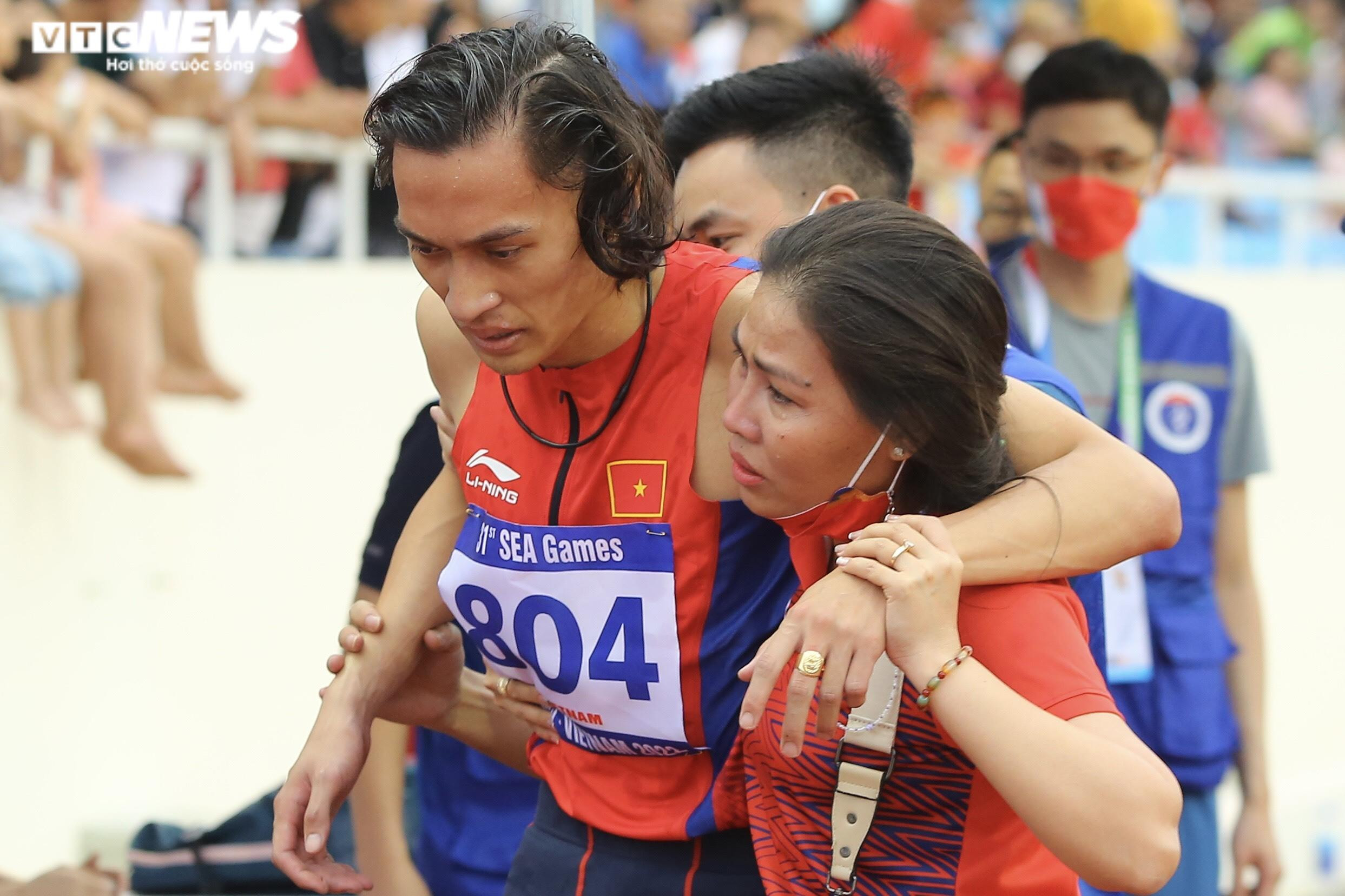 Hụt huy chương SEA Games 31, Trần Nhật Hoàng ôm mẹ khóc nức nở - 12