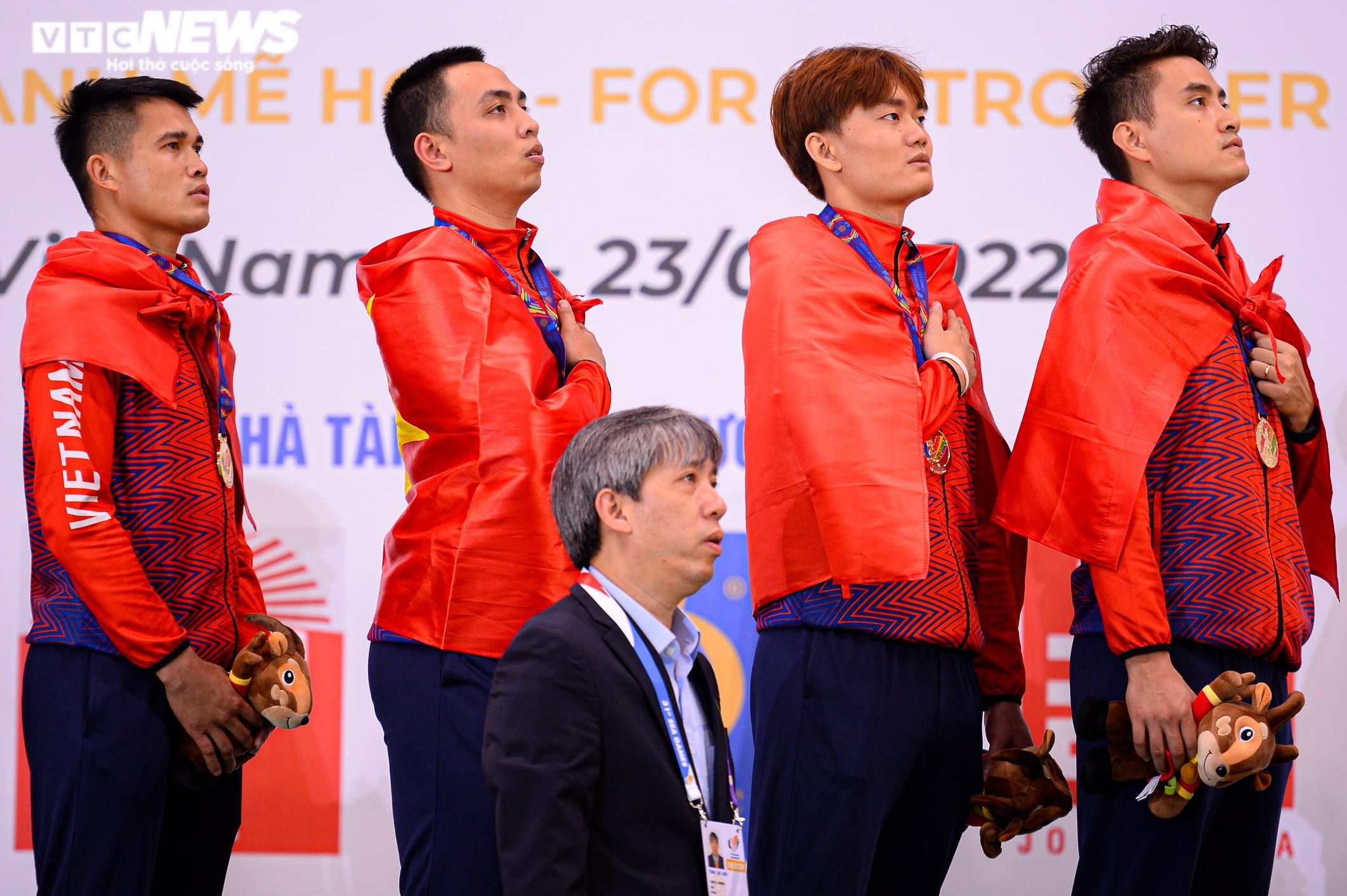 Vũ Thành An cùng đồng đội hạ tuyển Thái Lan, giành HCV kiếm chém - 12