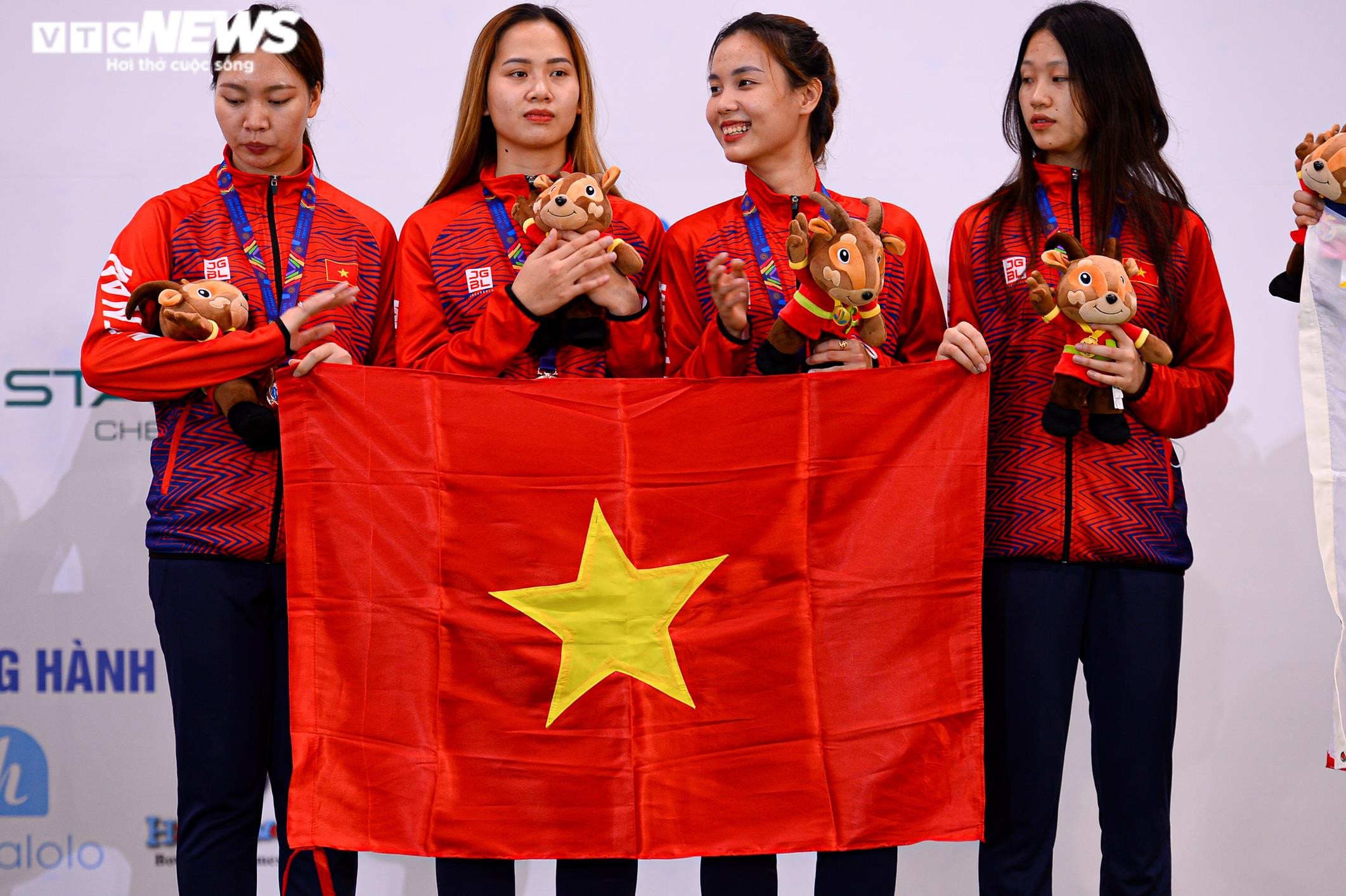 Vũ Thành An cùng đồng đội hạ tuyển Thái Lan, giành HCV kiếm chém - 14