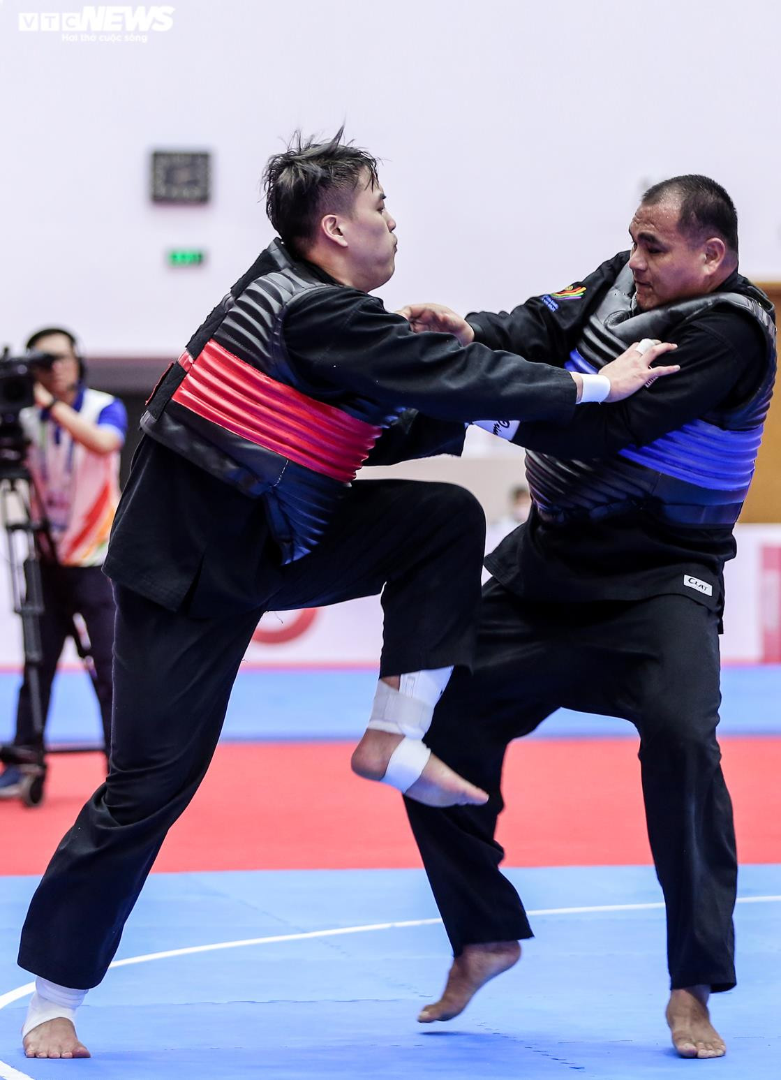 Ảnh: Võ sĩ Việt Nam ra đòn hóc hiểm, đối thủ thất bại rơi nước mắt - 4