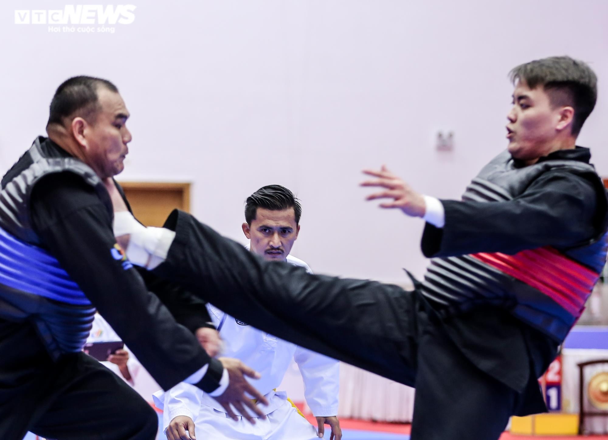 Ảnh: Võ sĩ Việt Nam ra đòn hóc hiểm, đối thủ thất bại rơi nước mắt - 5