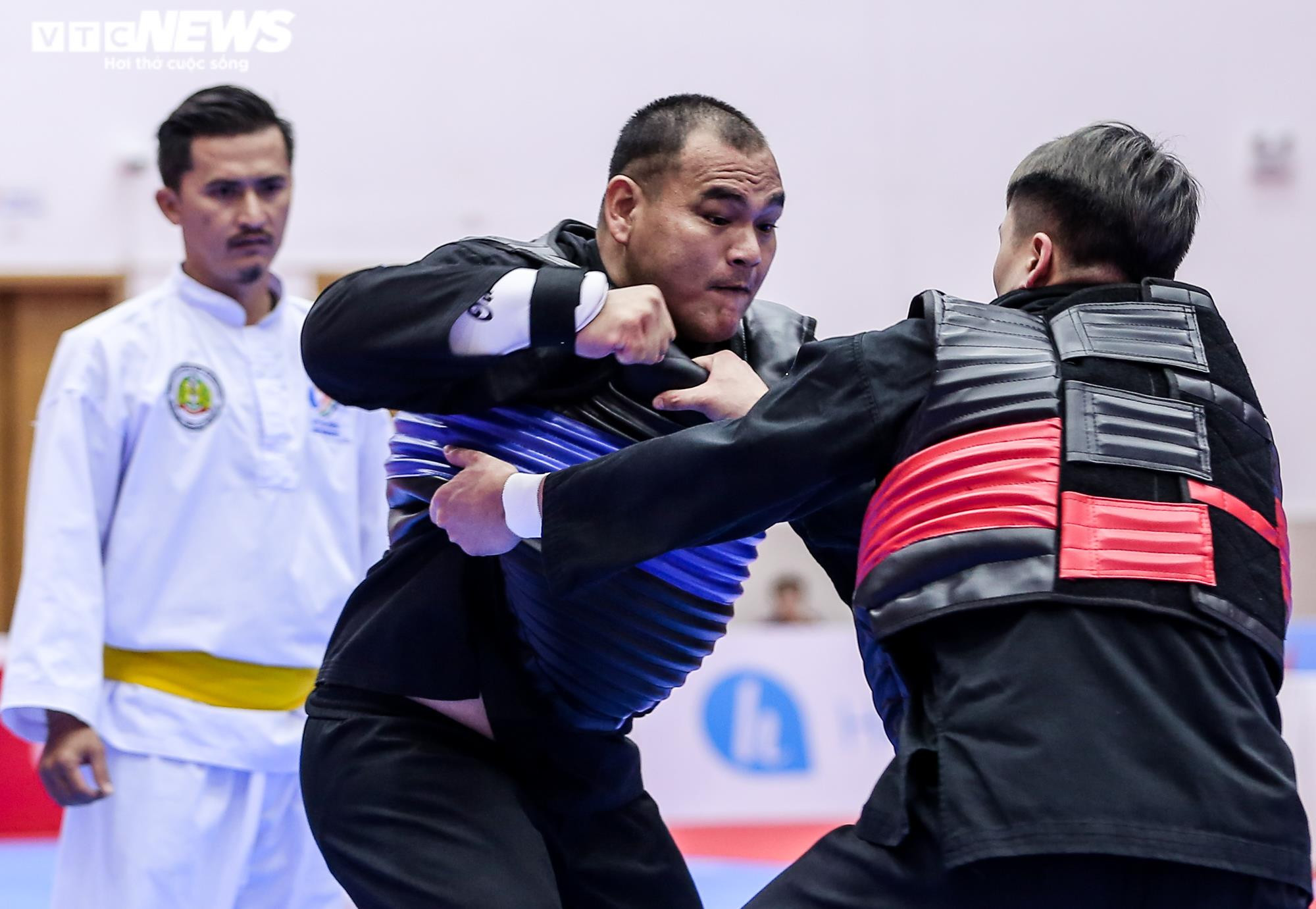 Ảnh: Võ sĩ Việt Nam ra đòn hóc hiểm, đối thủ thất bại rơi nước mắt - 2