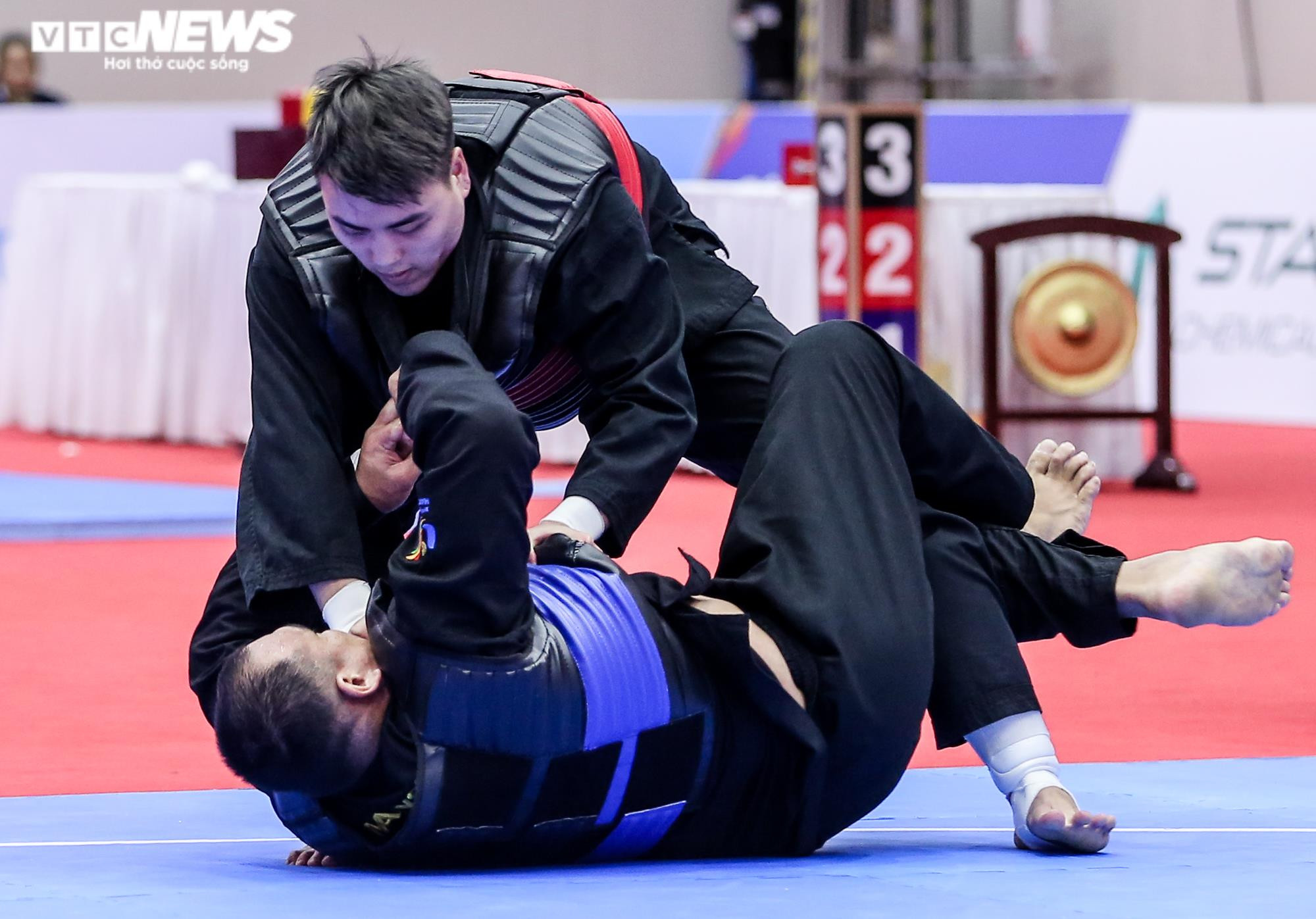 Ảnh: Võ sĩ Việt Nam ra đòn hóc hiểm, đối thủ thất bại rơi nước mắt - 6