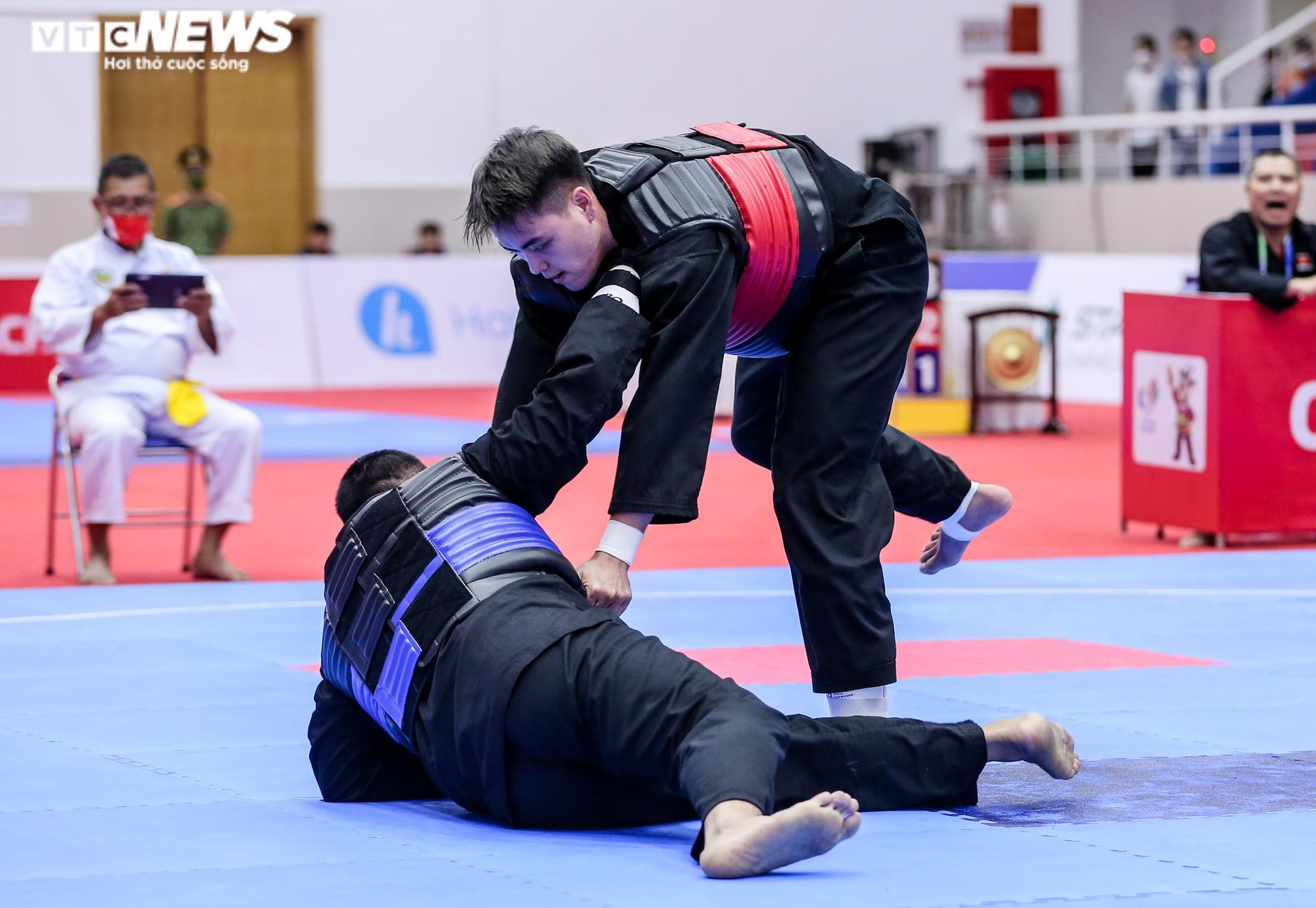 Ảnh: Võ sĩ Việt Nam ra đòn hóc hiểm, đối thủ thất bại rơi nước mắt - 3