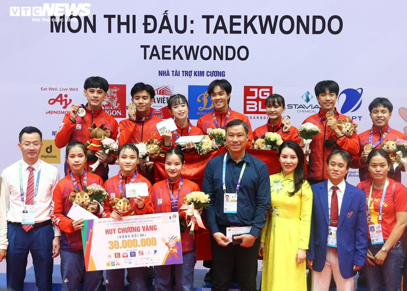 Châu Tuyết Vân tỏa sáng, tuyển taekwondo Việt Nam hoàn tất ngày vàng - 16