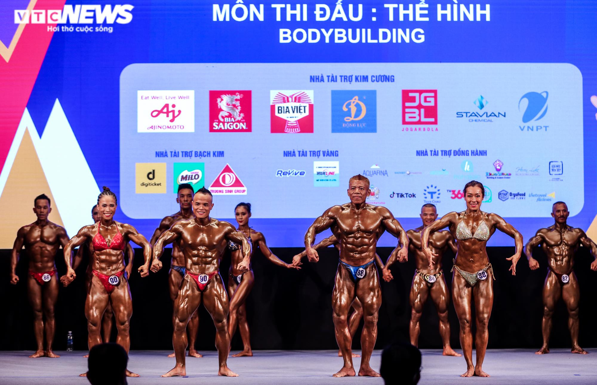 Nữ lực sĩ Việt Nam khoe cơ bắp tuyệt đẹp, giành HCV SEA Games 31 - 1