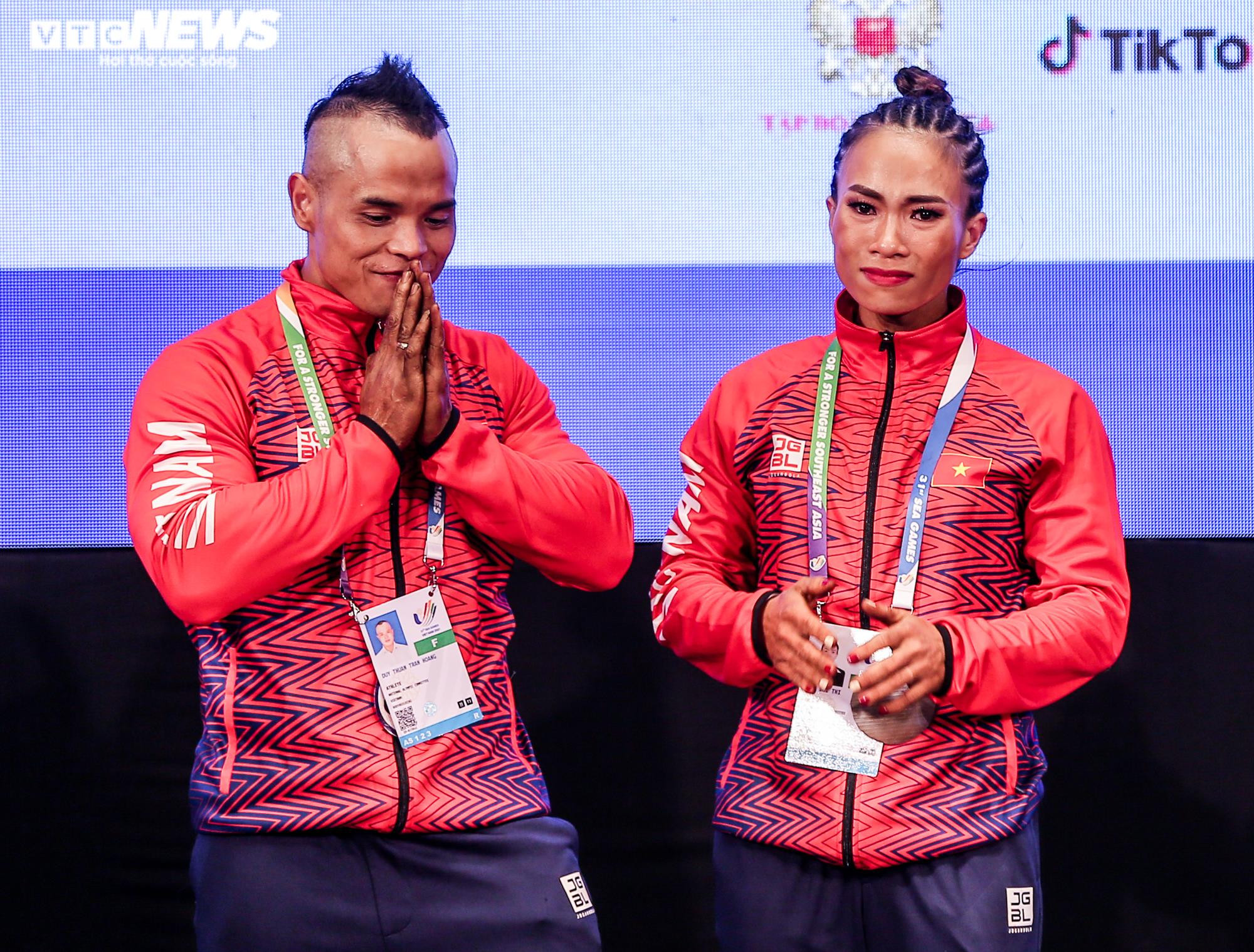 Nữ lực sĩ Việt Nam khoe cơ bắp tuyệt đẹp, giành HCV SEA Games 31 - 11